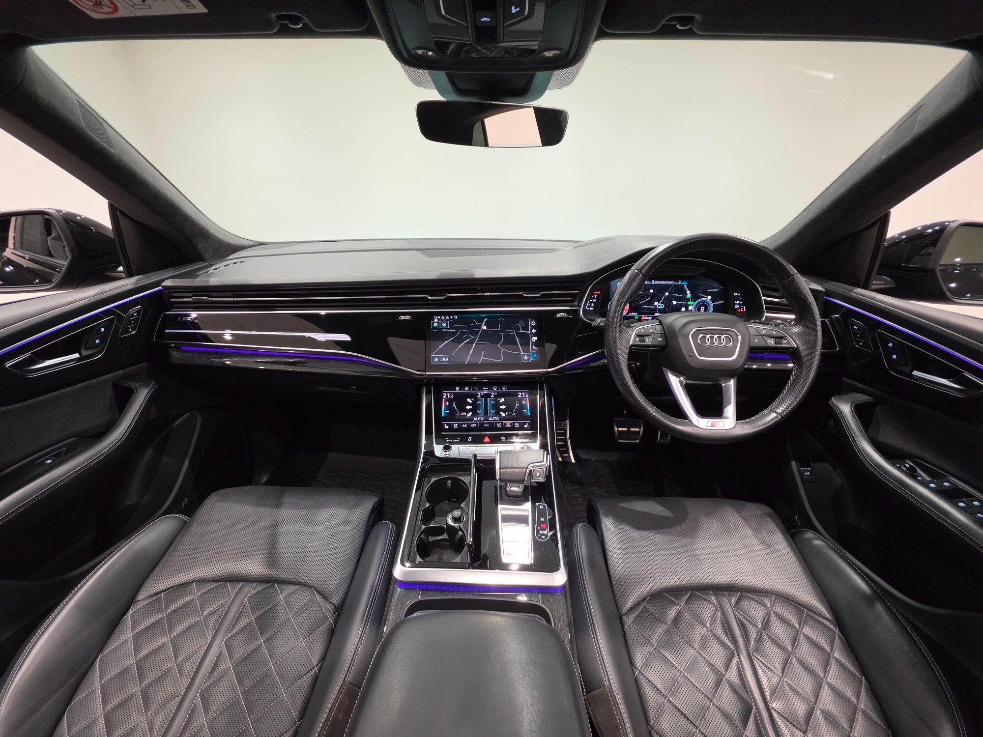 Audi Q8 view 22