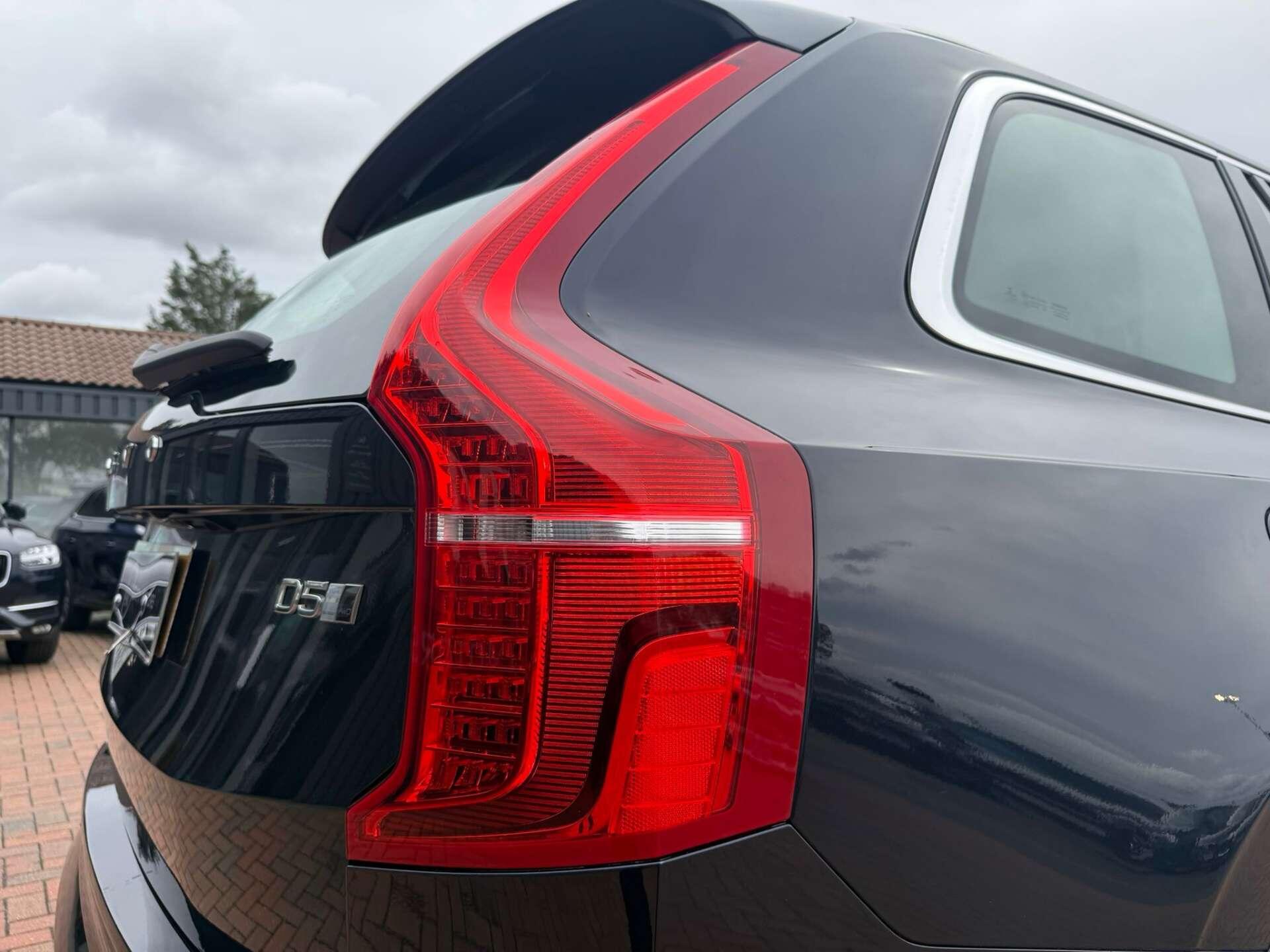 Volvo XC90 view 10