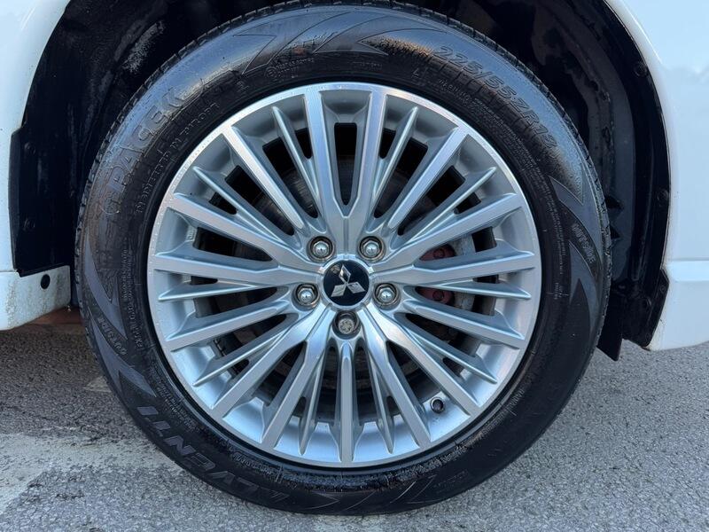 Mitsubishi Outlander view 22