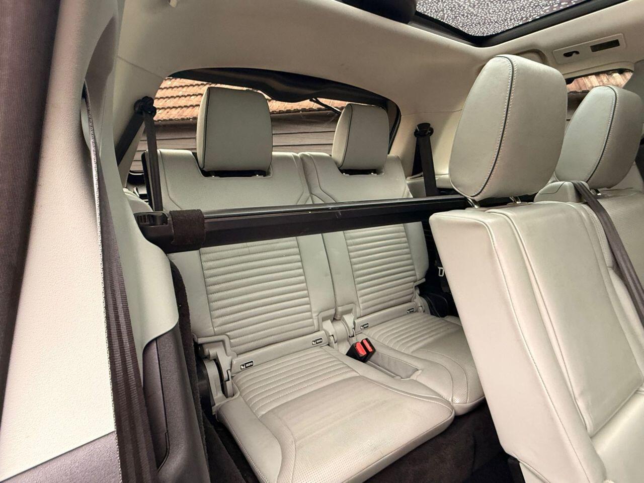 Land Rover Discovery view 16