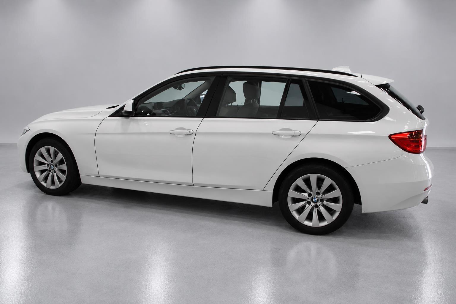 BMW 3 Series view 10