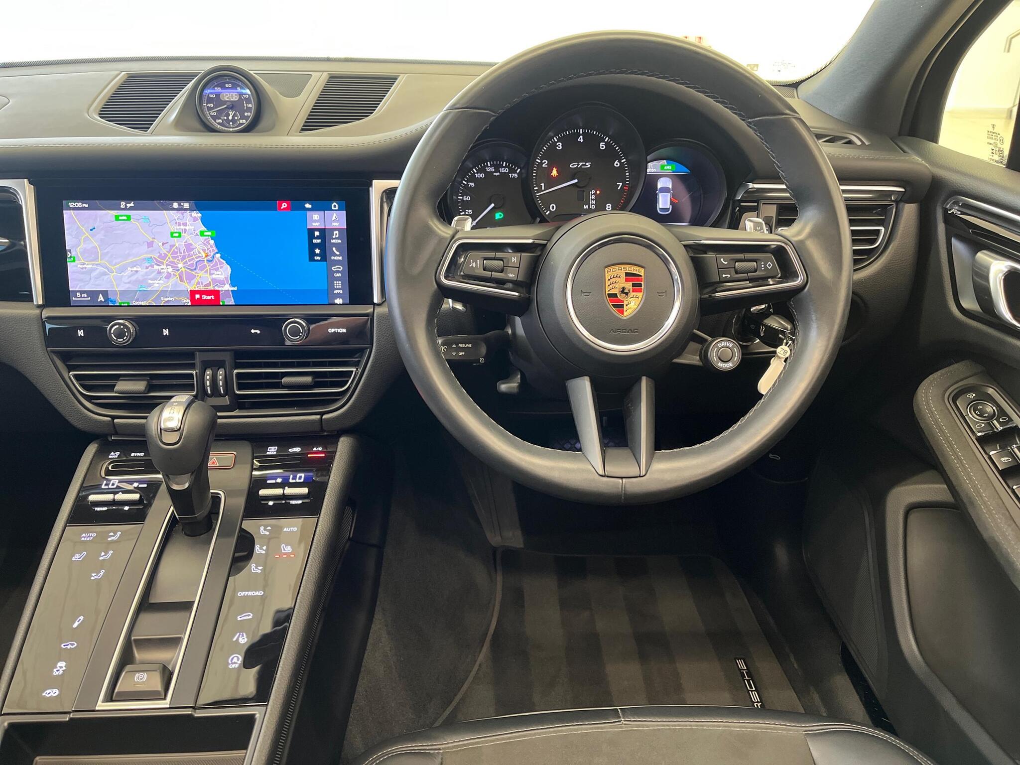 Porsche Macan view 27
