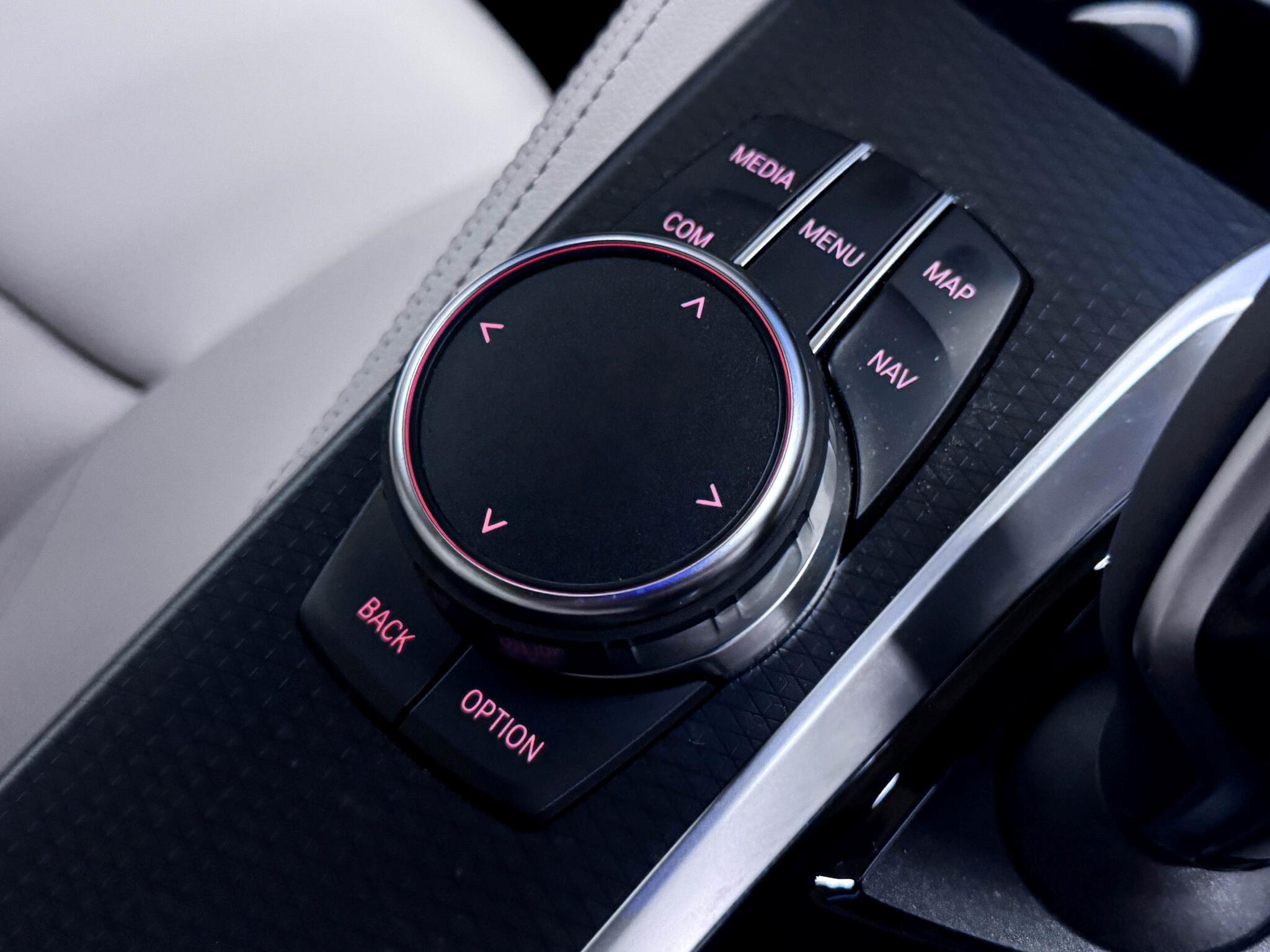 BMW 5 Series view 35