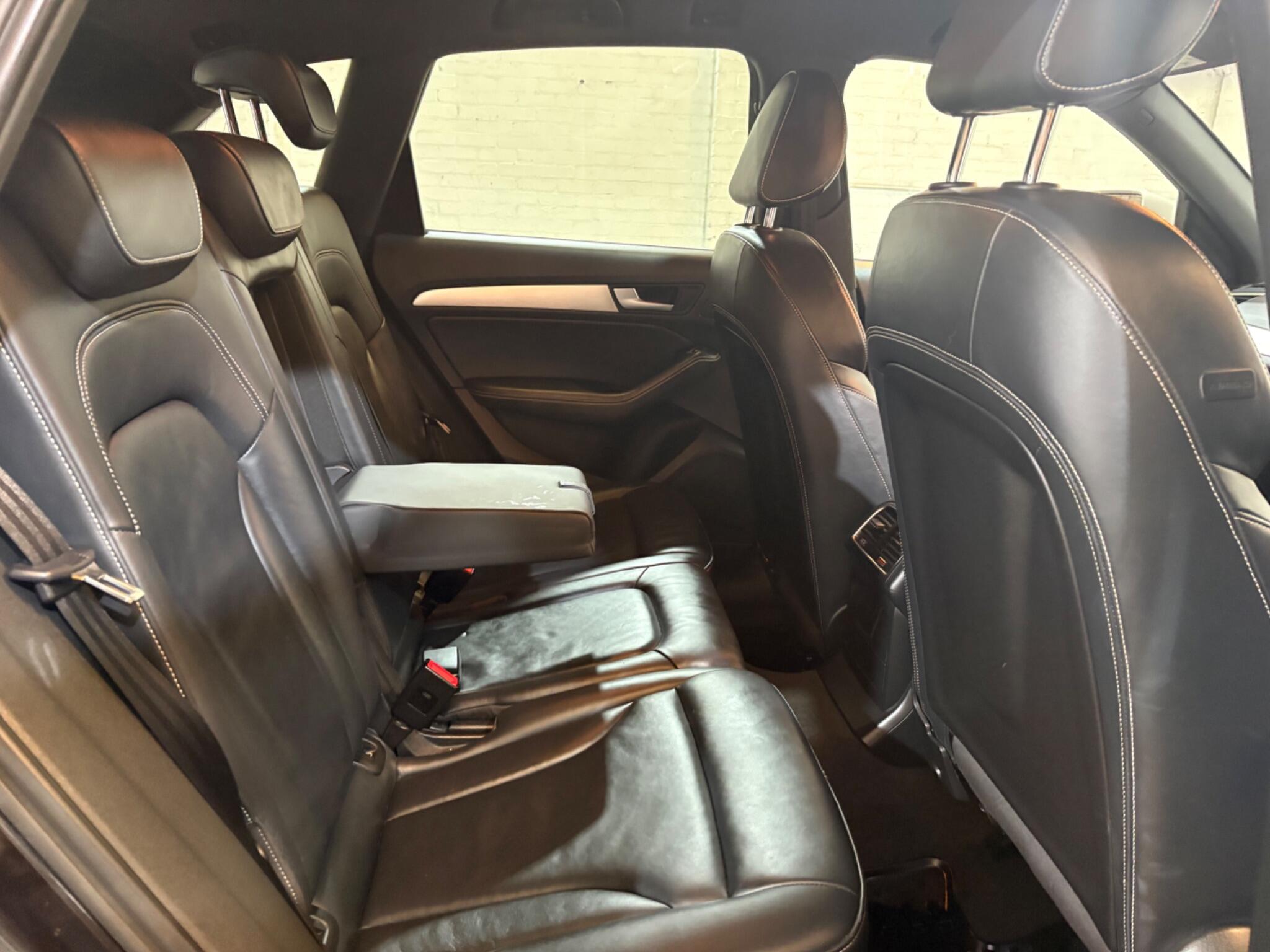 Audi SQ5 view 26