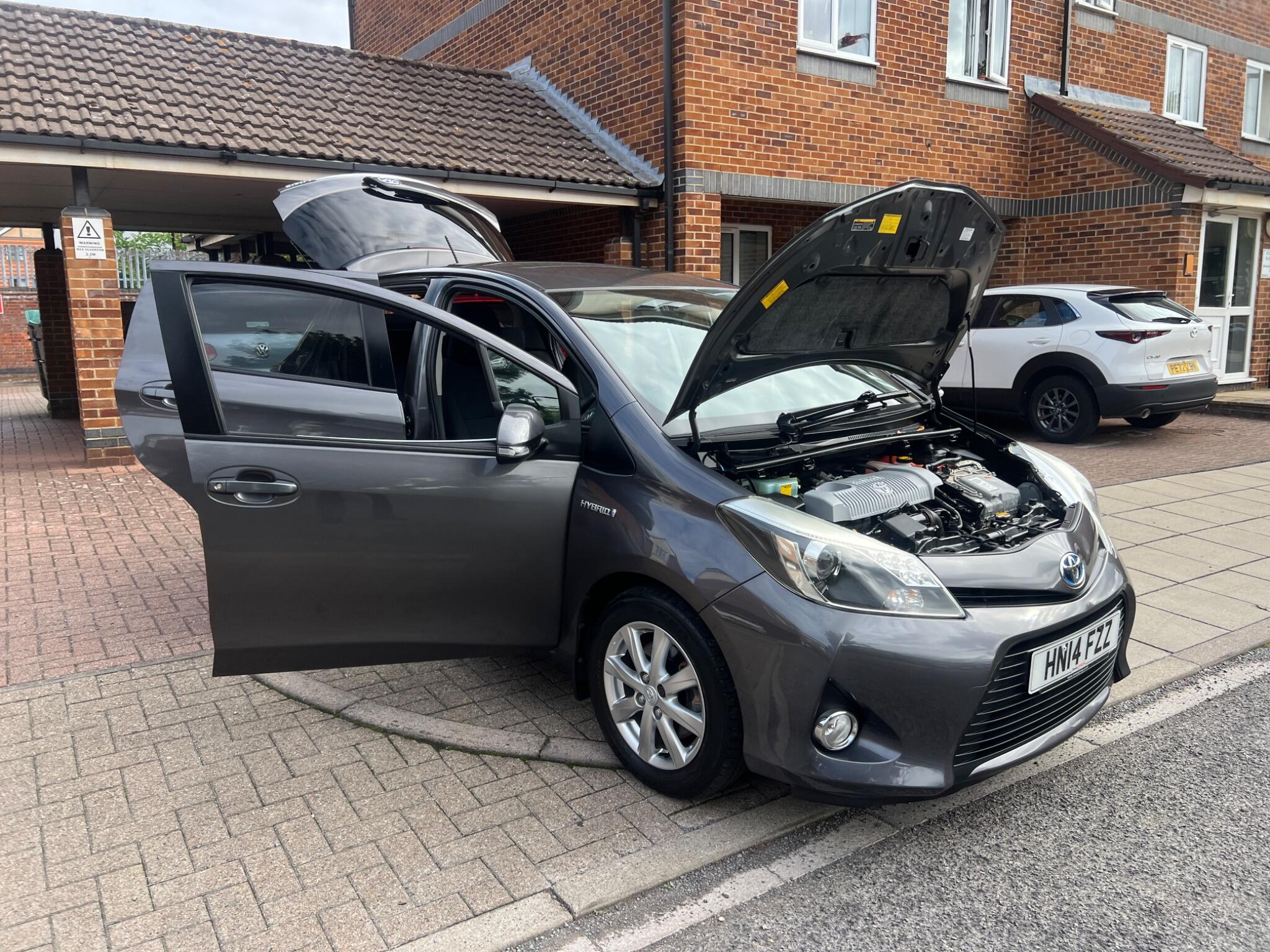 Toyota Yaris view 3