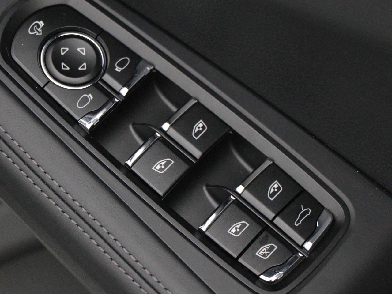 Porsche Macan view 33