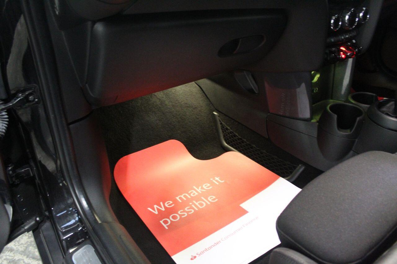 Mini Hatch view 28