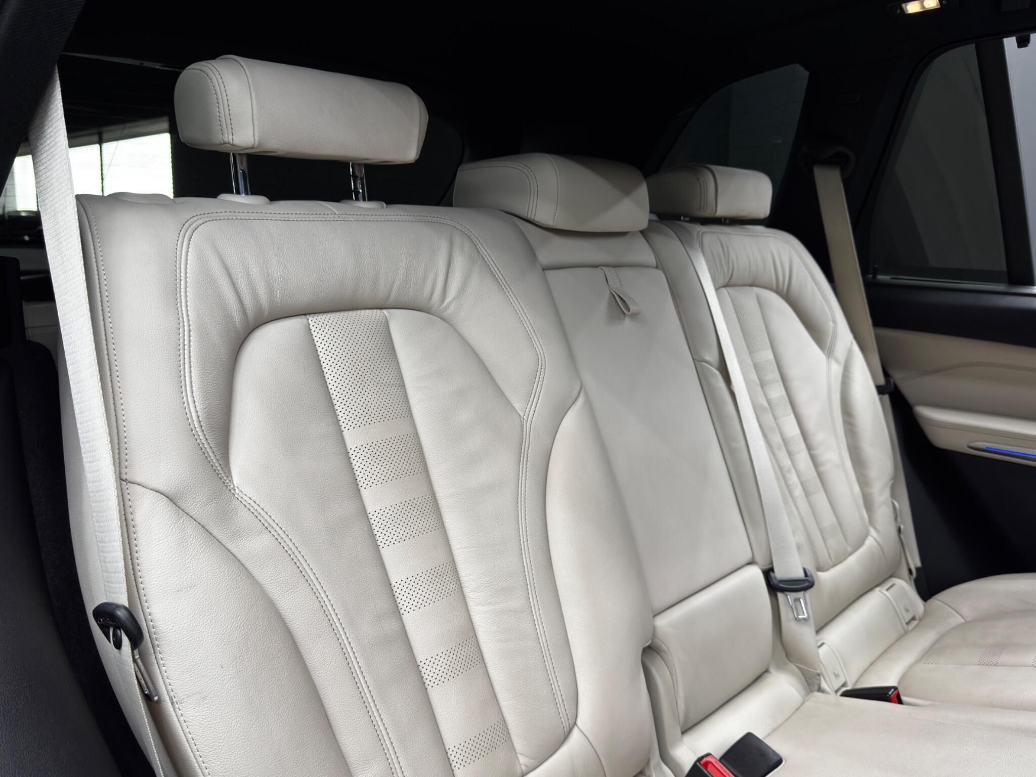 BMW X5 view 16