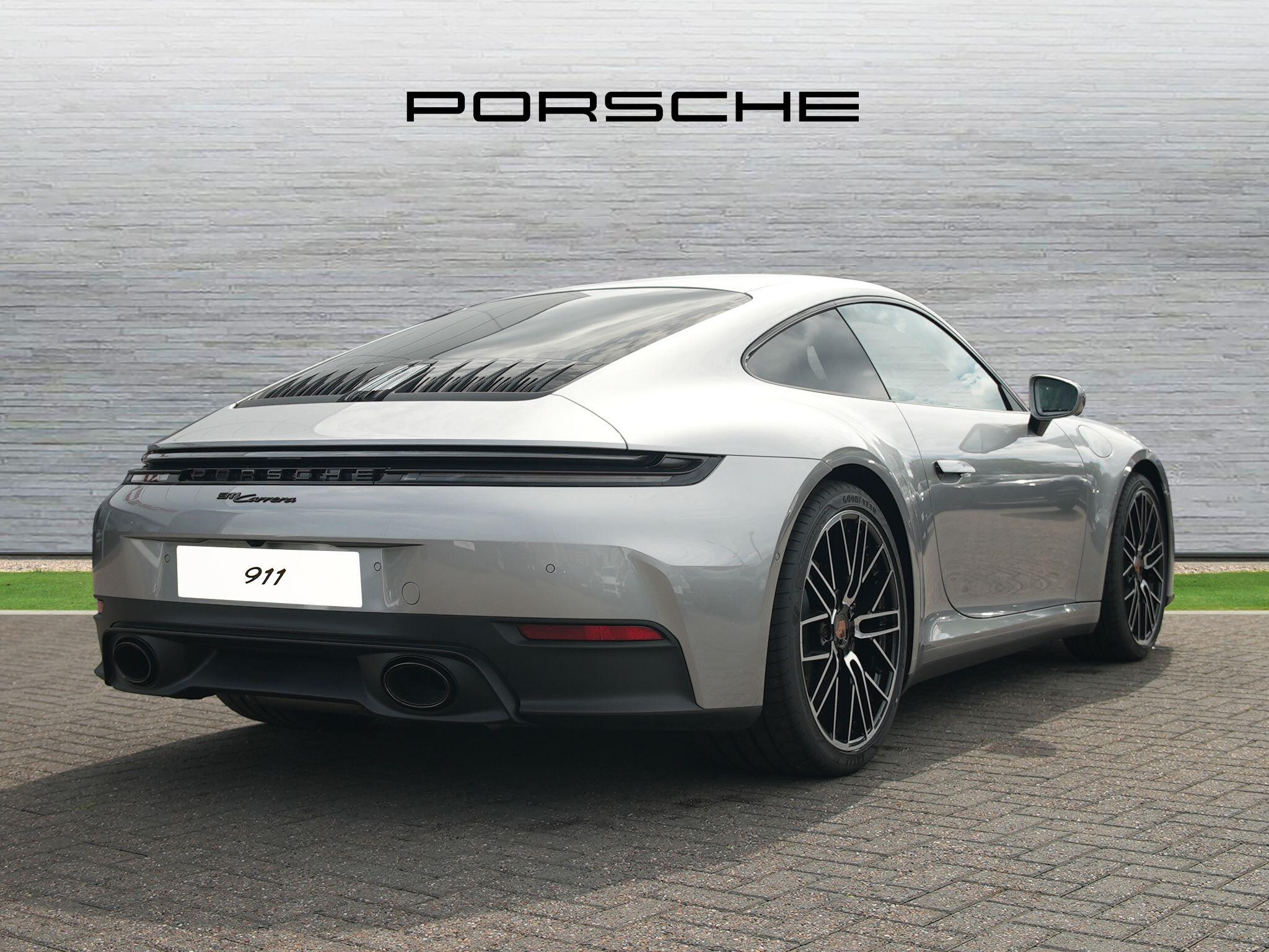 Porsche 911 view 7
