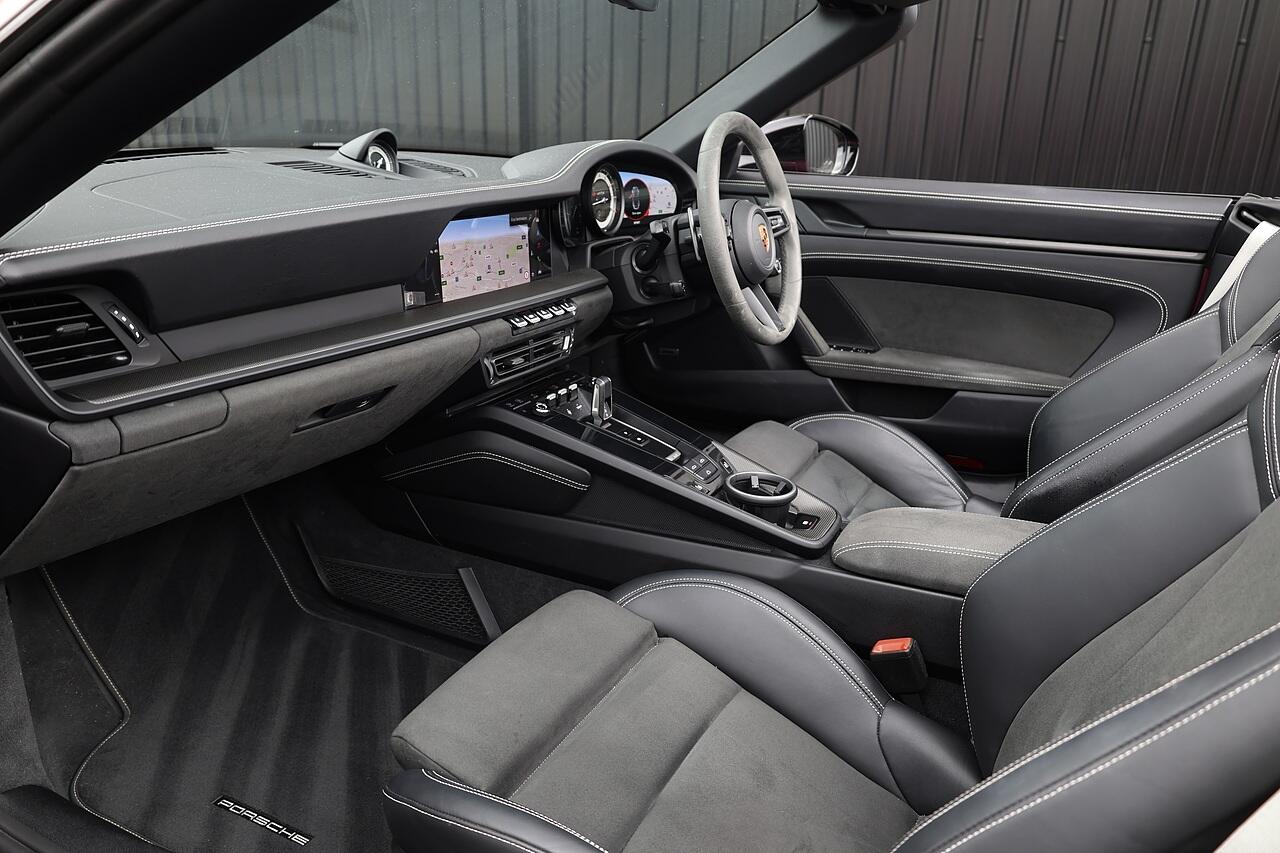 Porsche 911 view 3