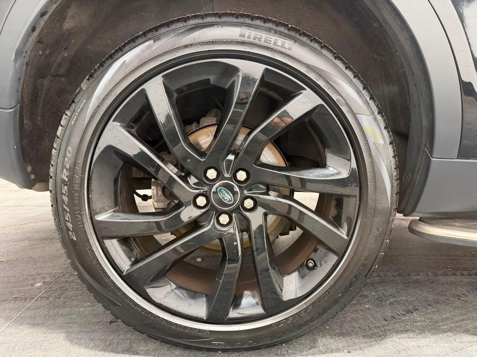 Land Rover Discovery Sport view 27