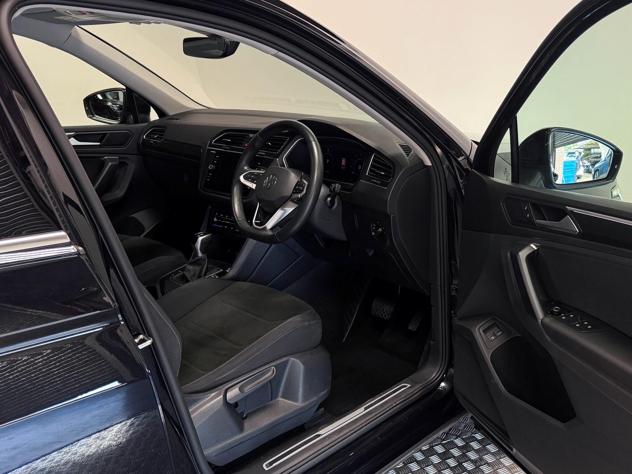 Volkswagen Tiguan view 28