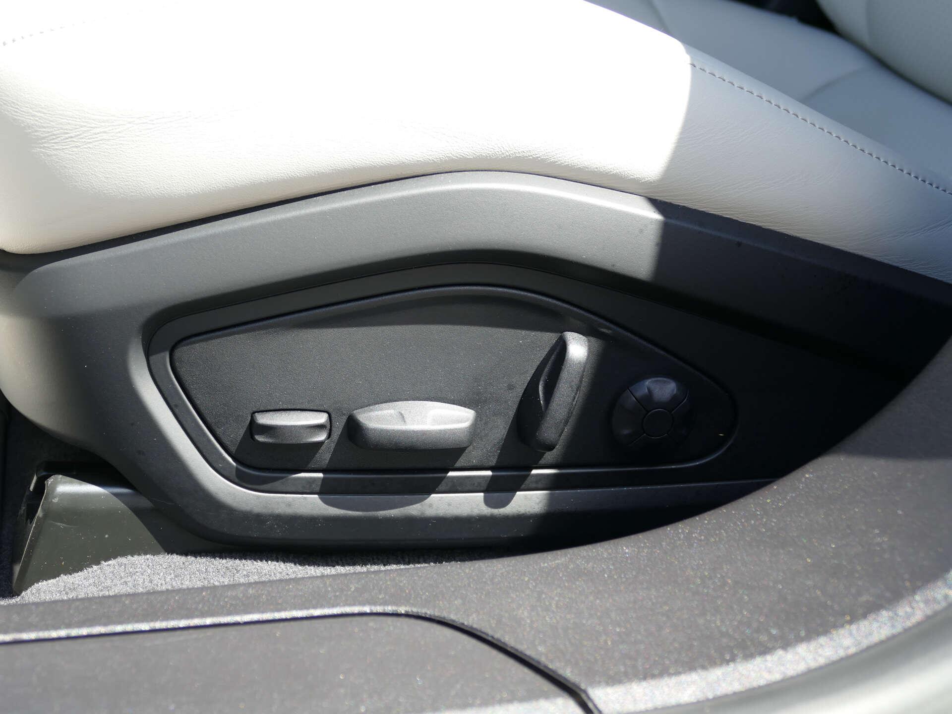 Porsche Taycan view 34
