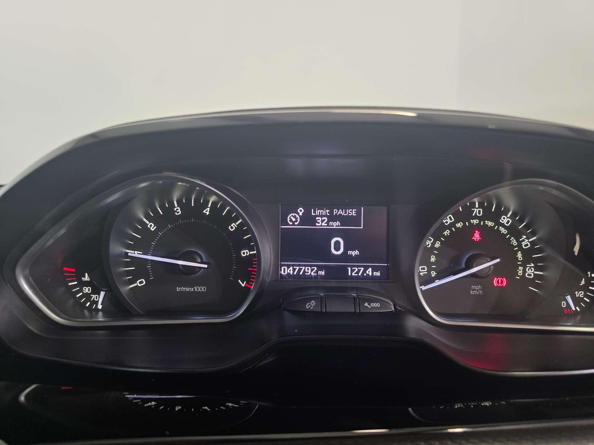 Peugeot 208 view 16