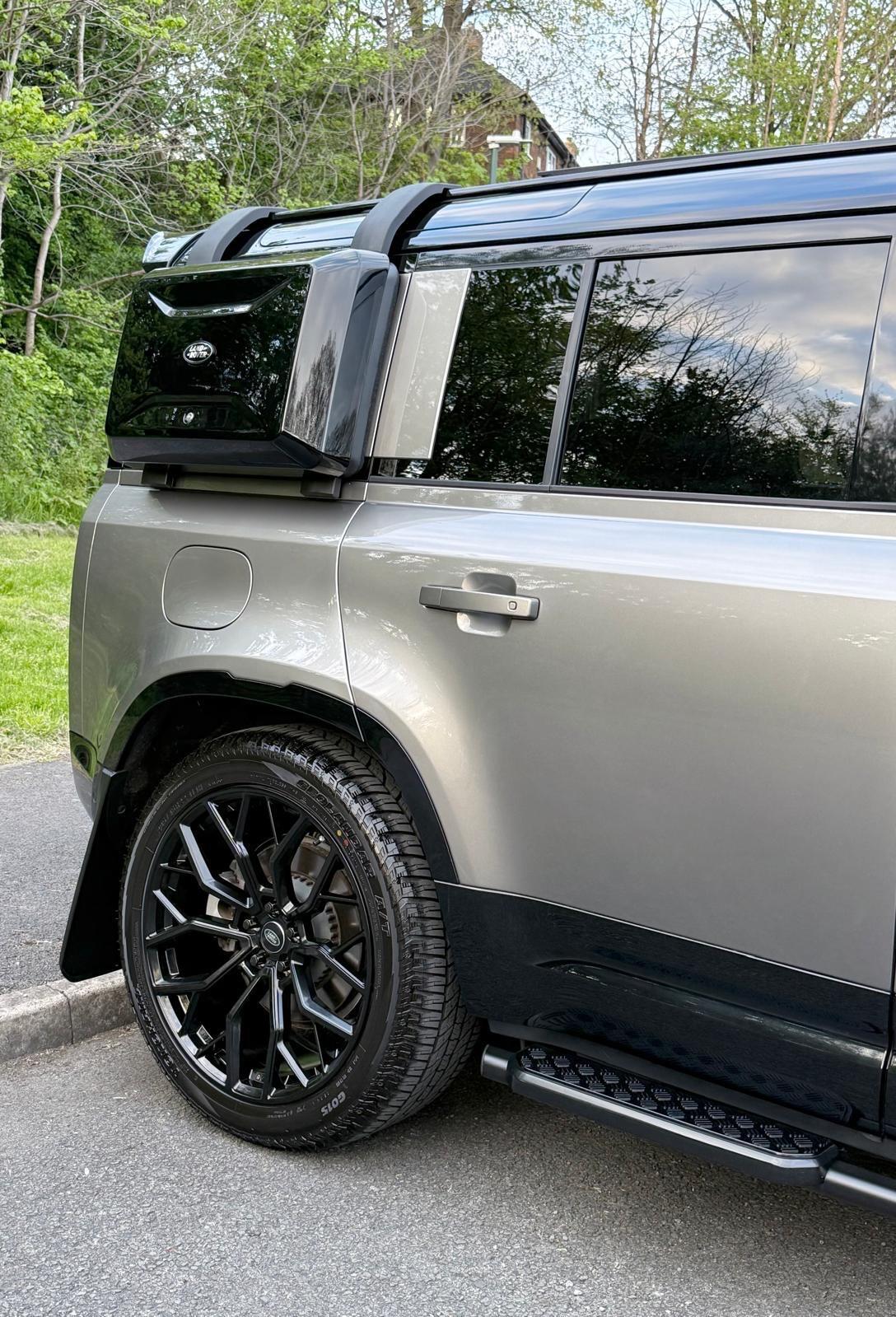 Land Rover Defender view 89