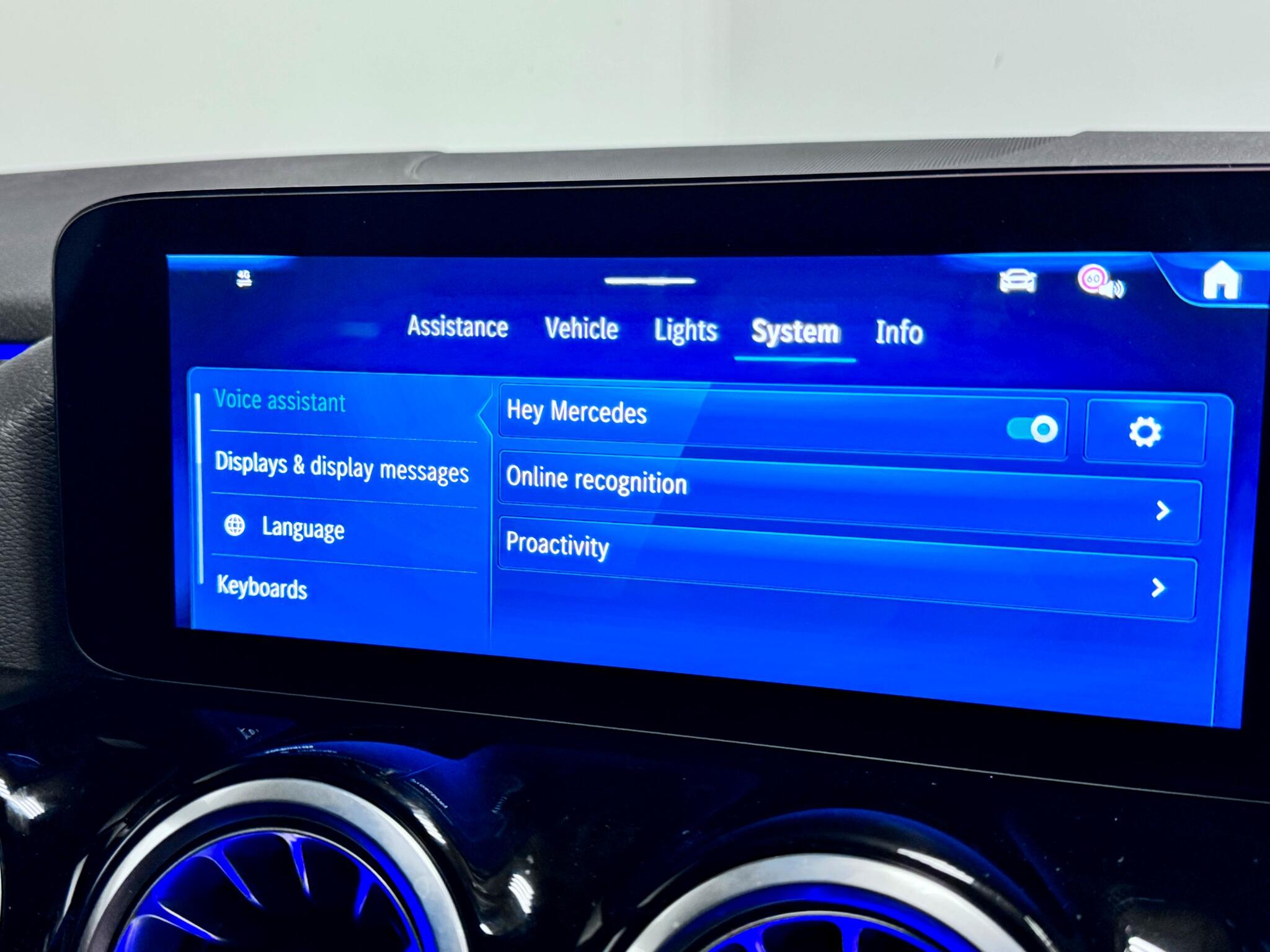Mercedes-Benz Gla view 58