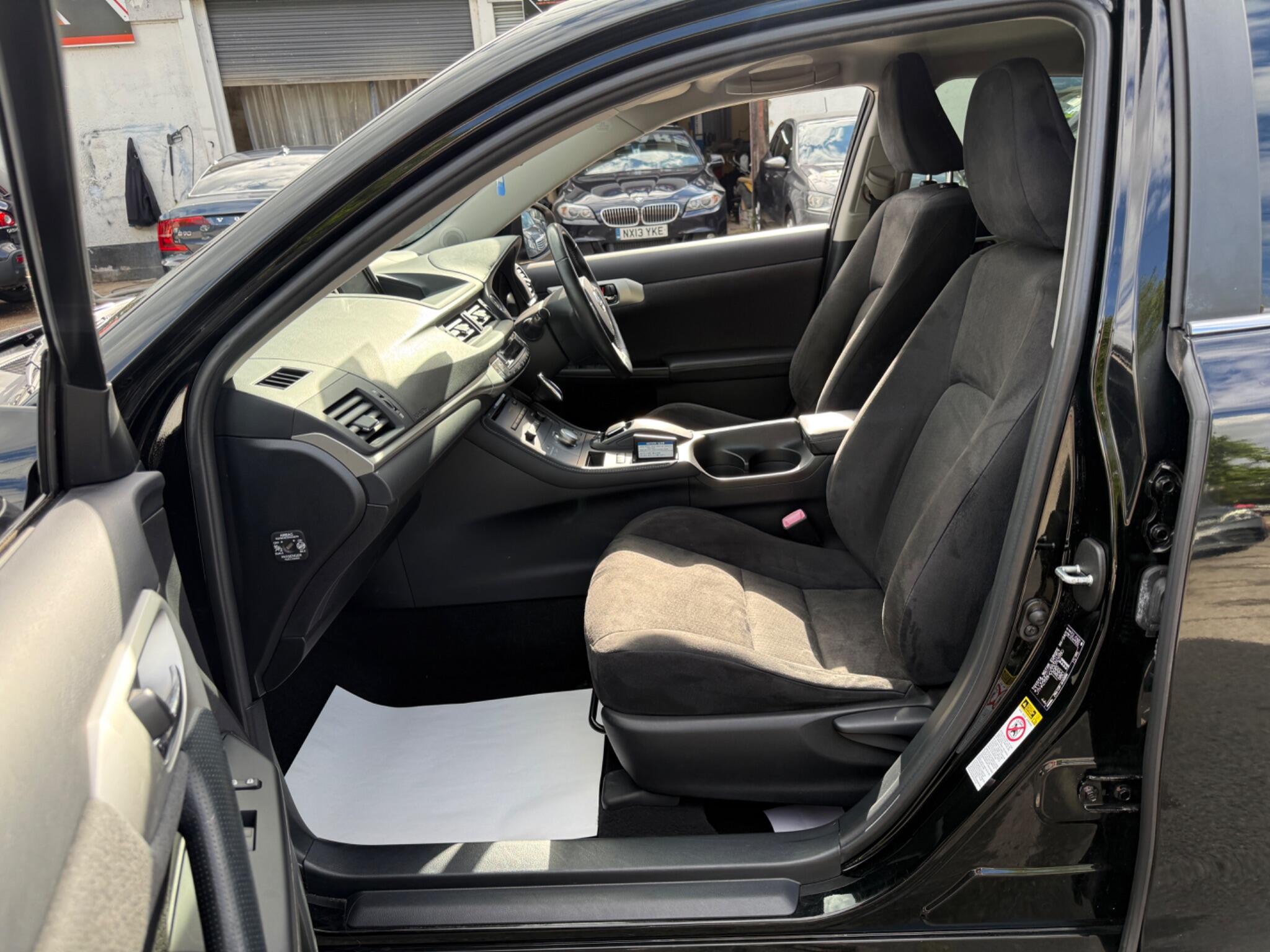 Lexus CT - Image 45