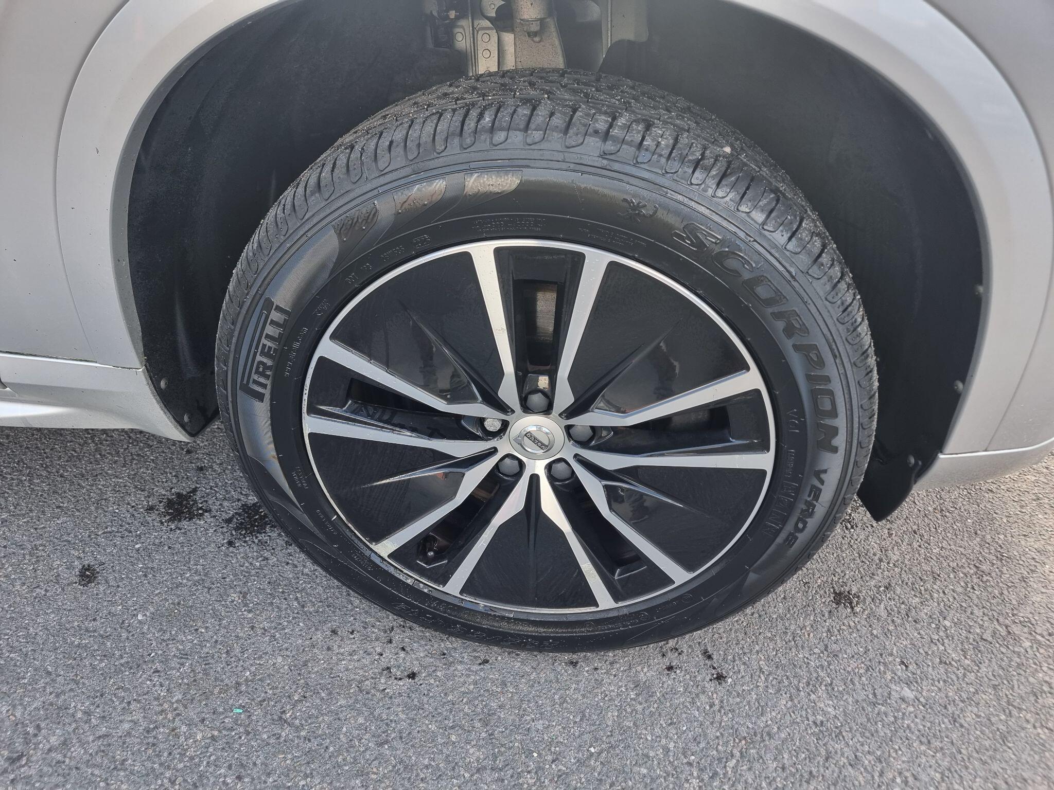 Volvo XC90 view 10