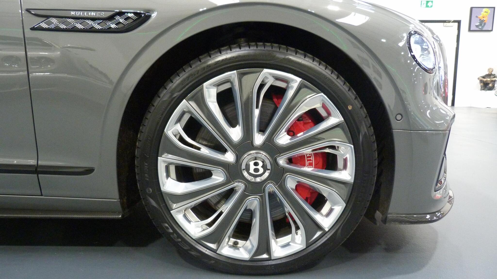 Bentley Flying Spur view 4
