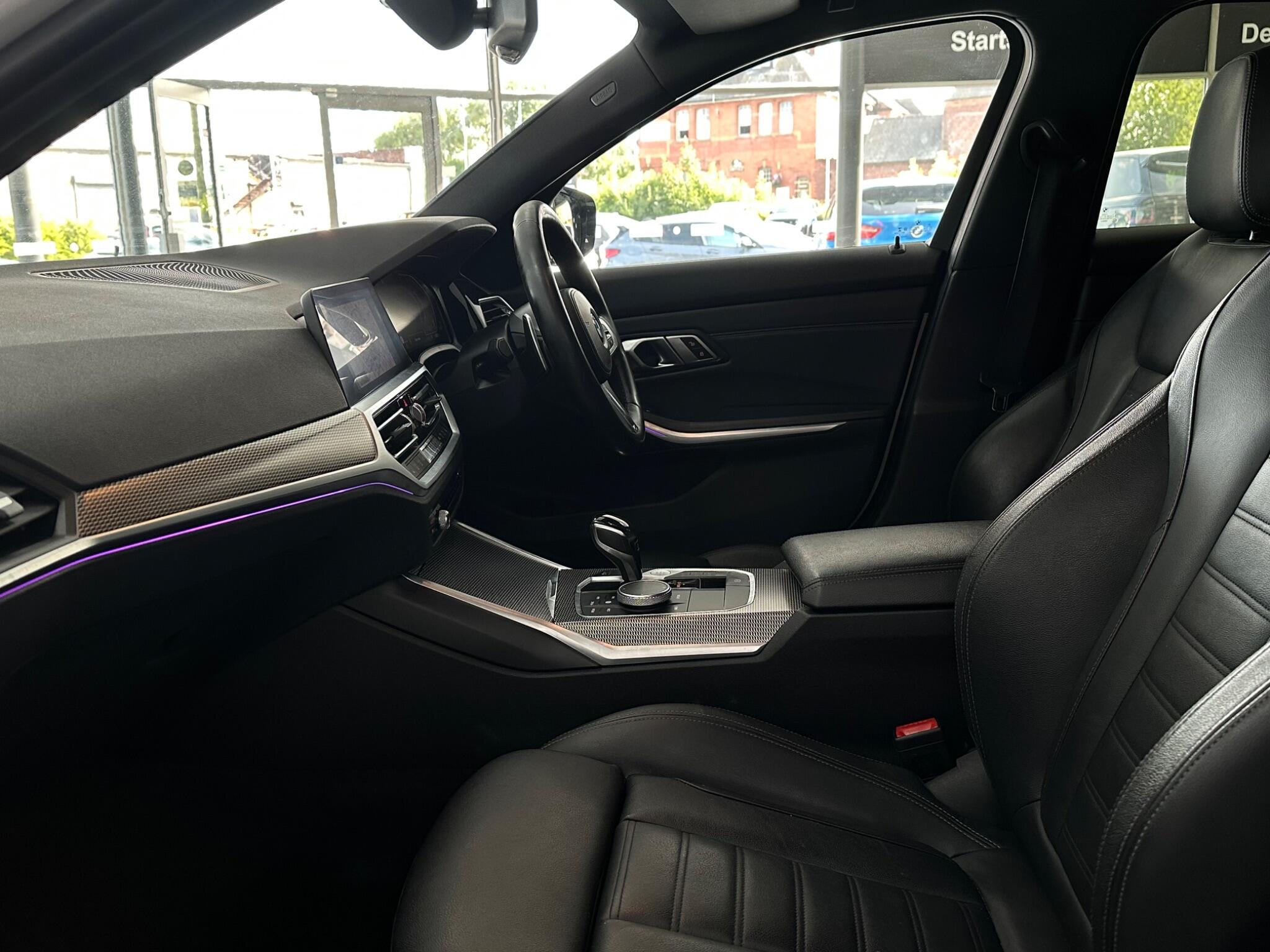BMW 3 Series view 40