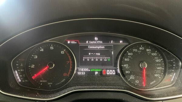 Audi Q5 view 8