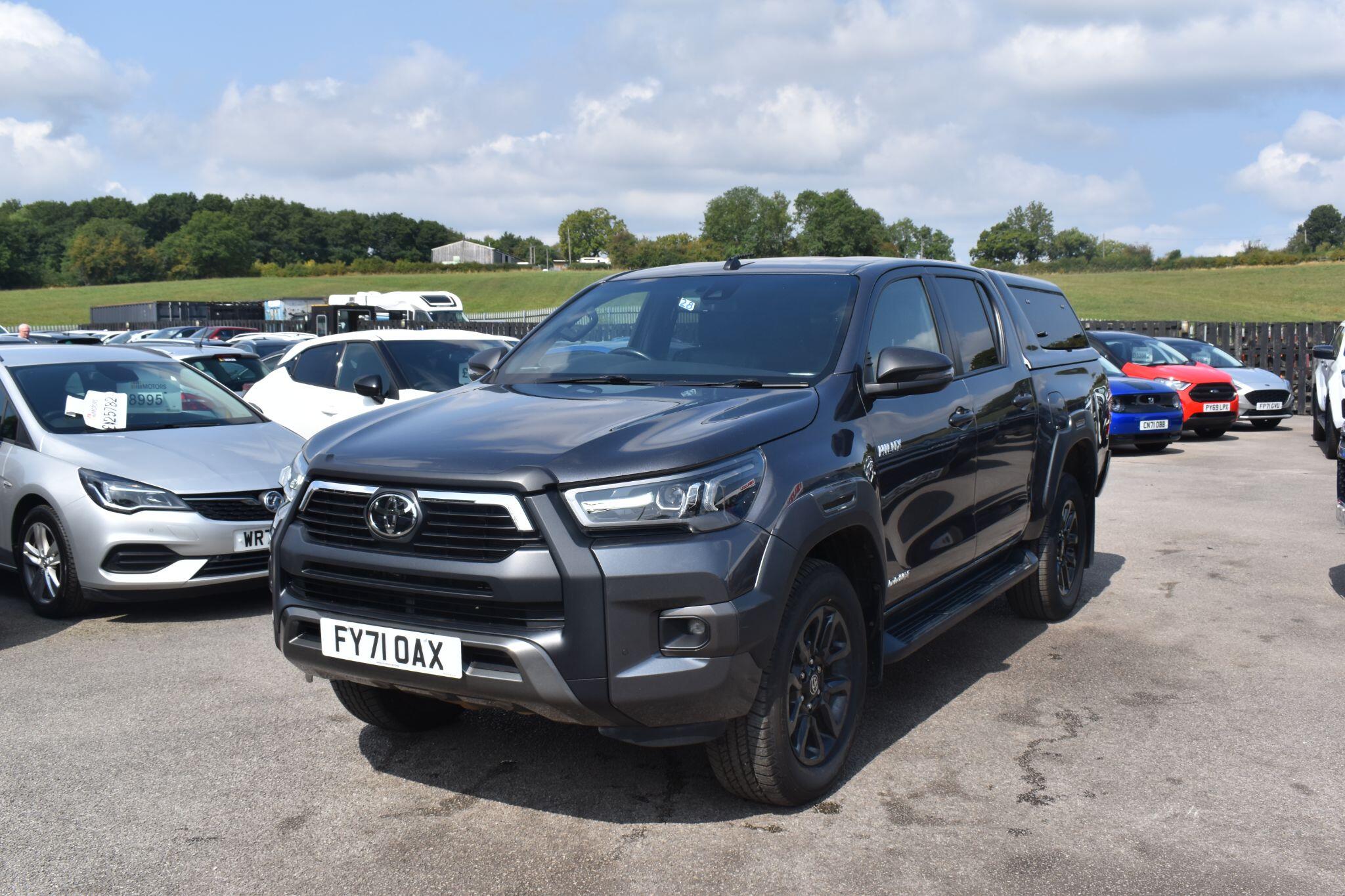 Hilux - 2.8 D-4D Invincible X Auto 4WD Euro 6 (s/s) 4dr - Image 7