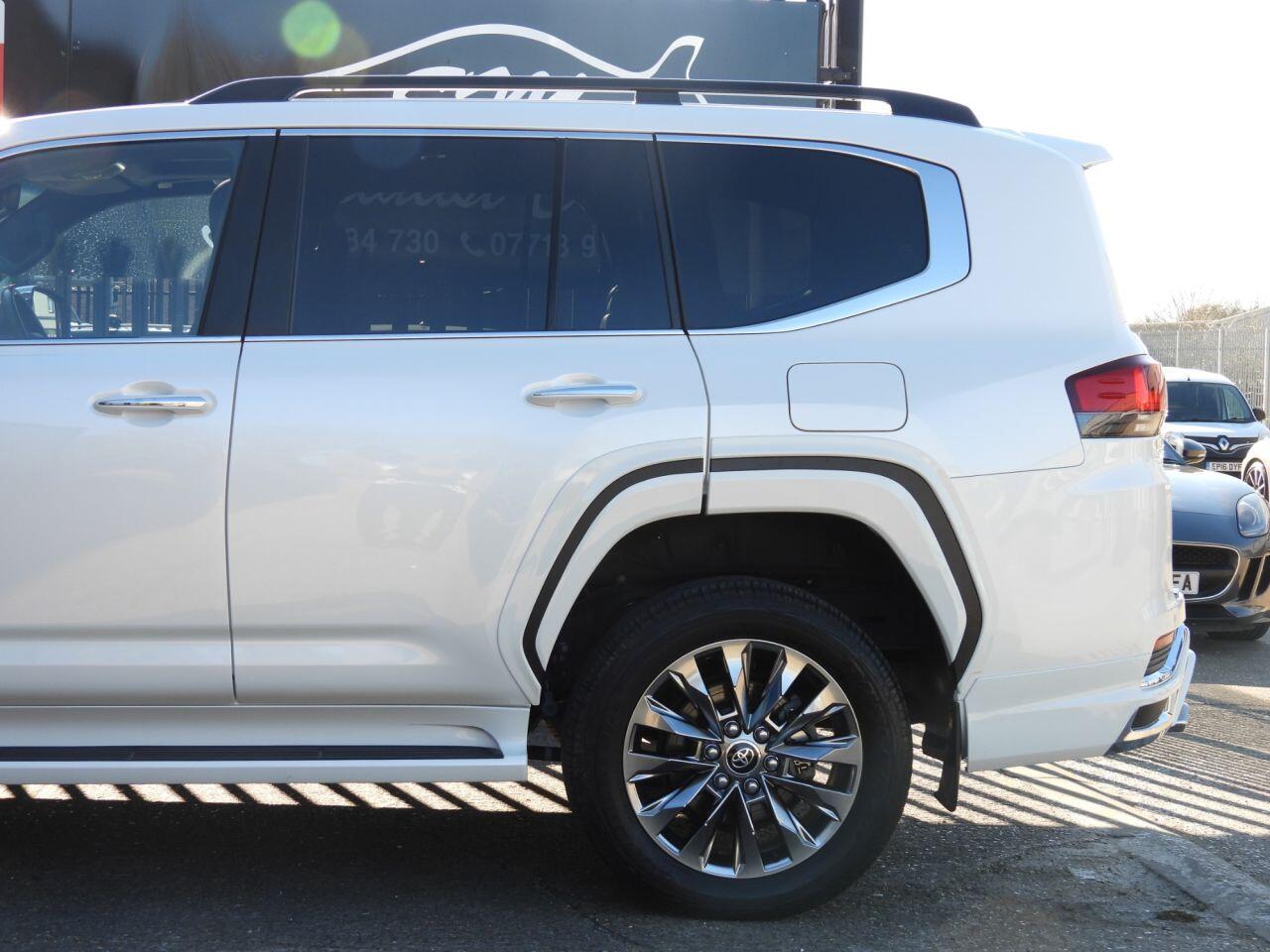 Toyota Land Cruiser view 46