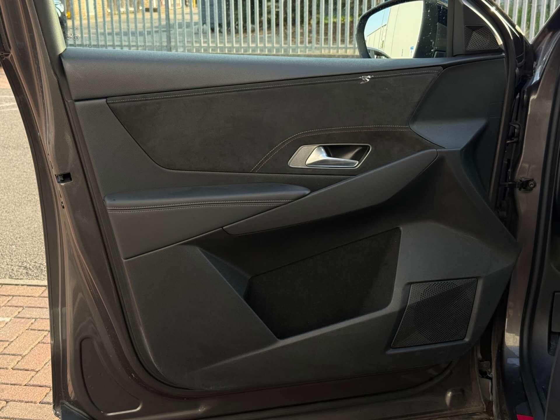 DS Automobiles DS 7 Crossback view 45