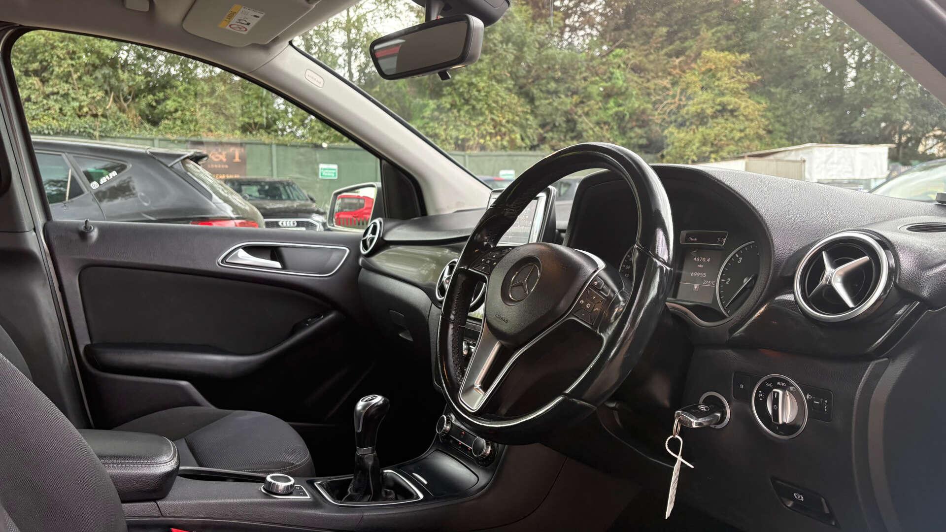 Mercedes-Benz B-Class view 4