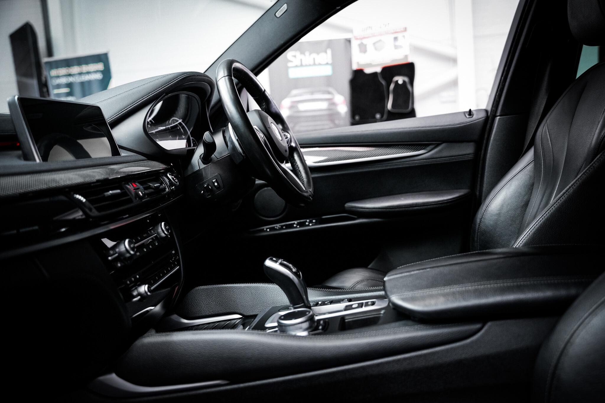 BMW X6 view 4