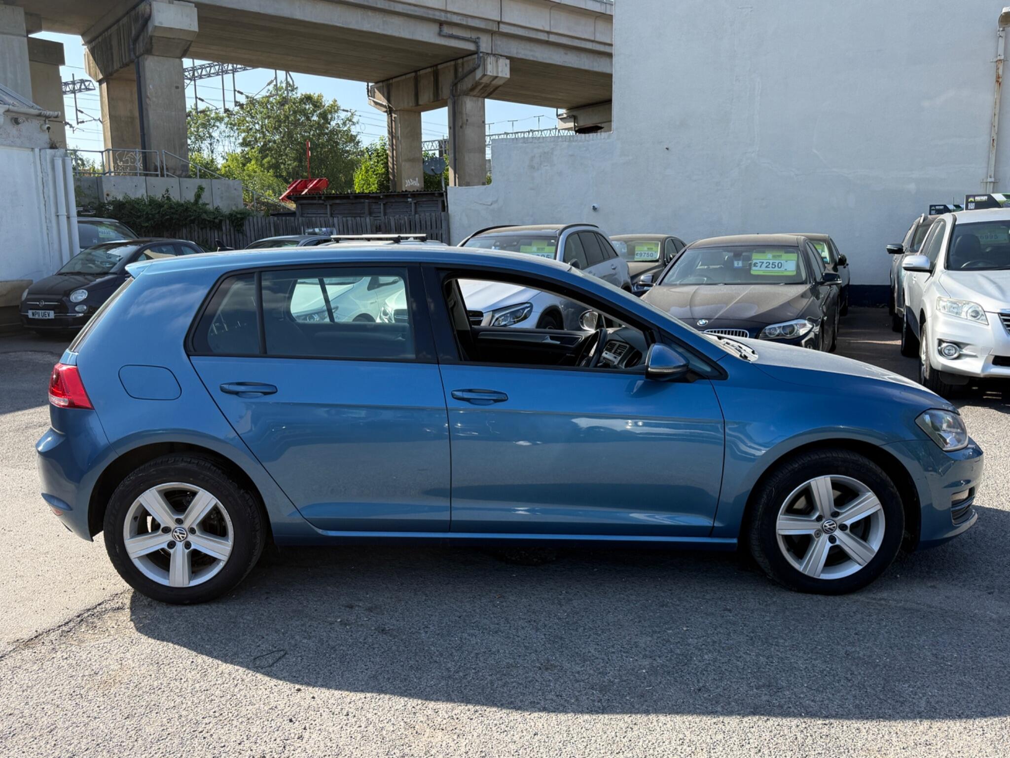 Volkswagen Golf - Image 19