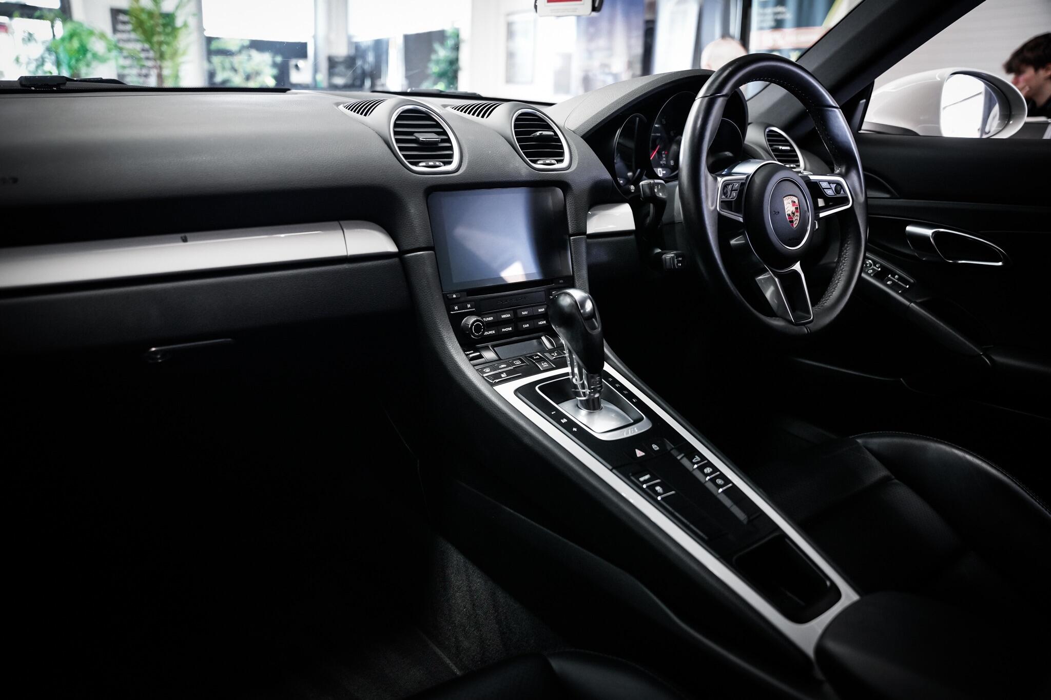 Porsche Cayman view 21