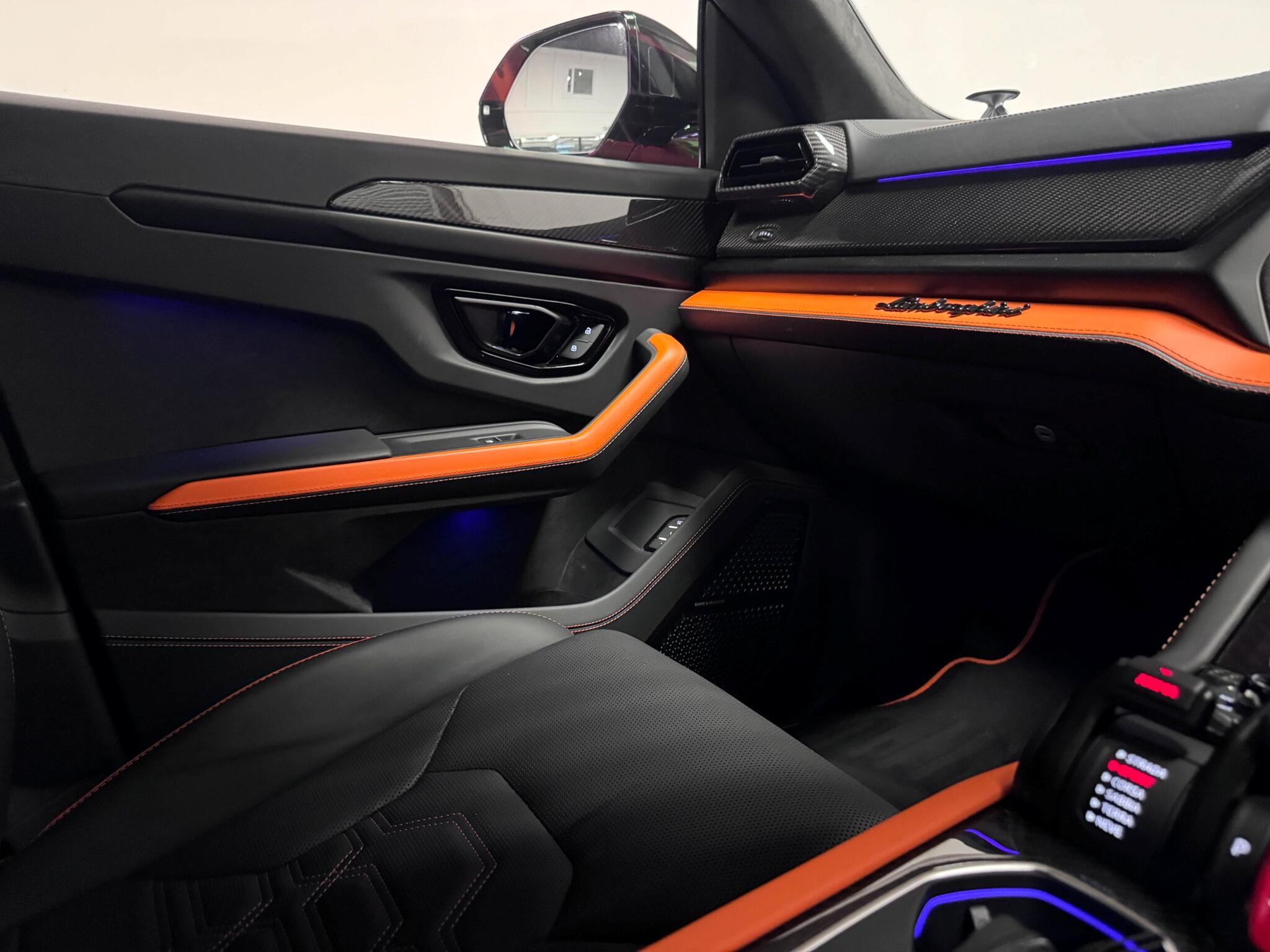 Lamborghini Urus view 56
