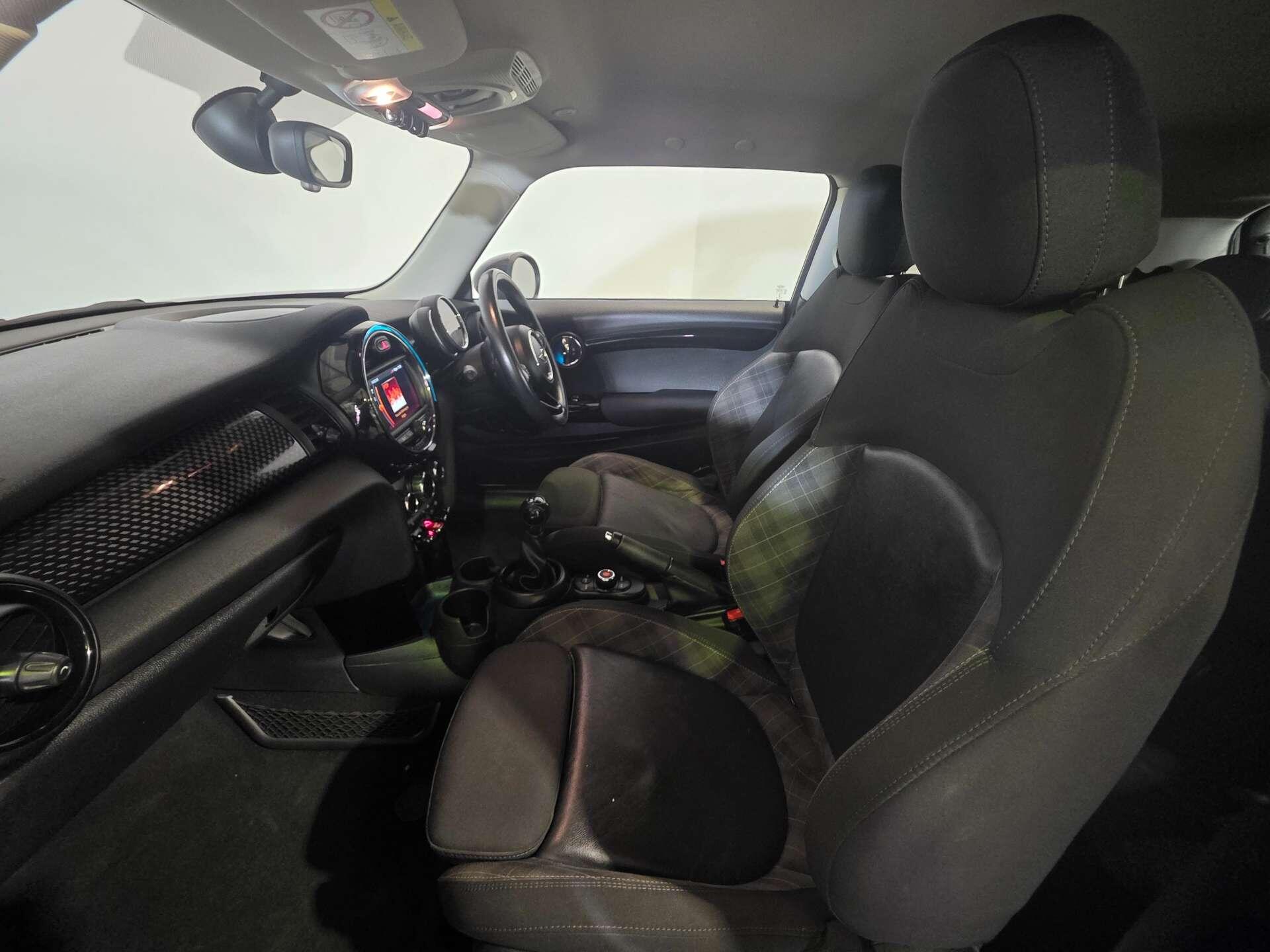 Mini Hatch view 47