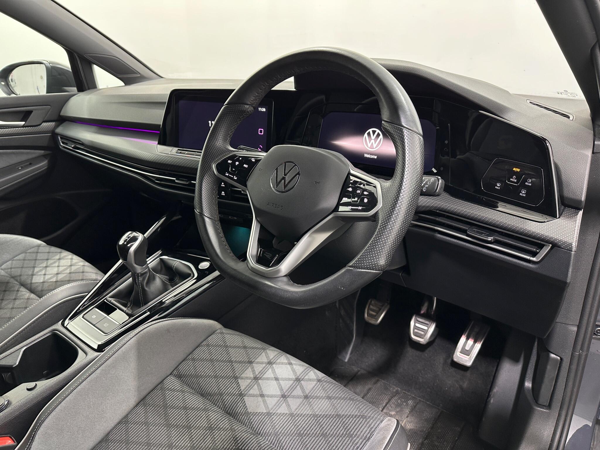 Volkswagen Golf view 11