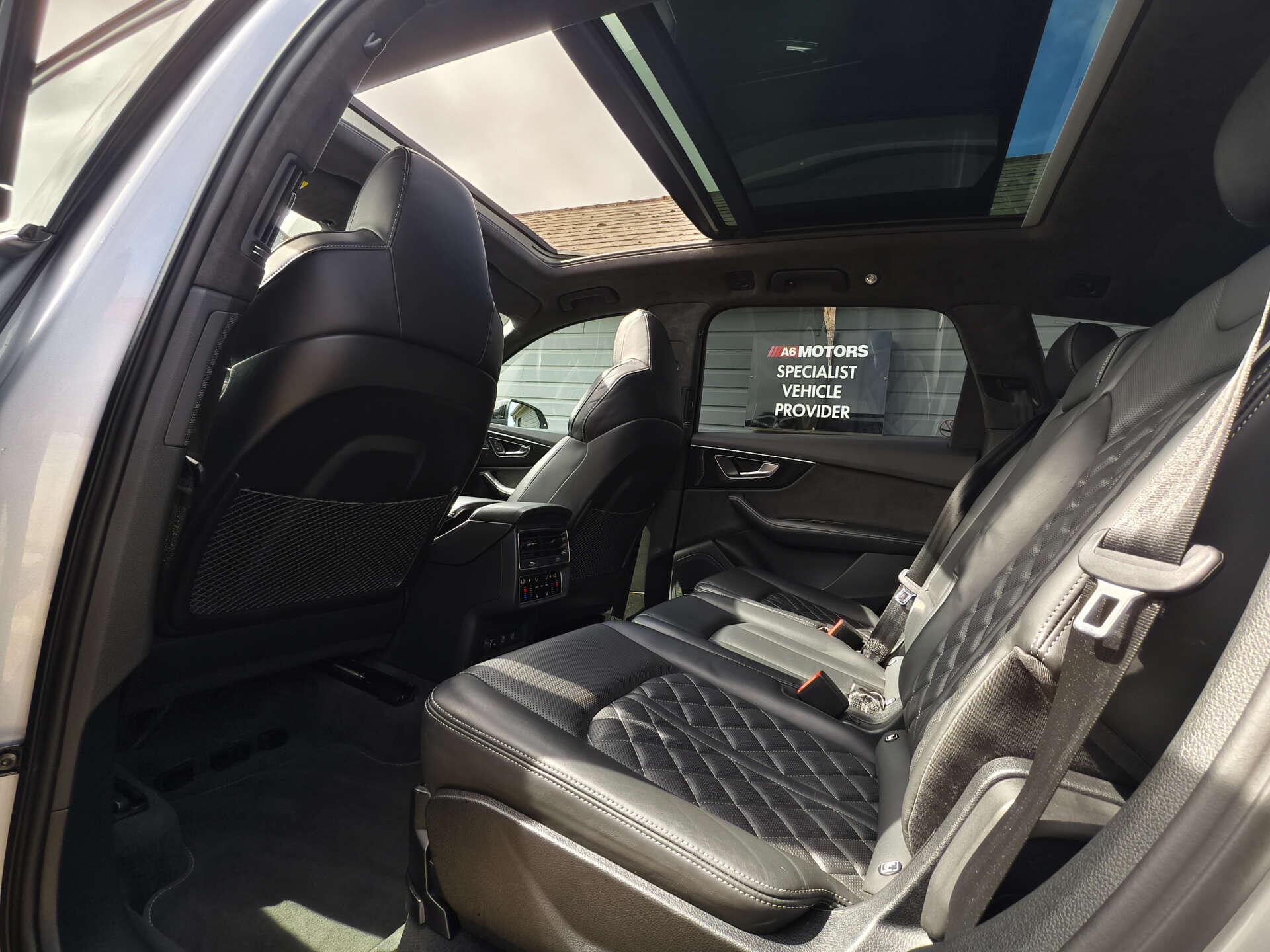 Audi SQ7 view 25