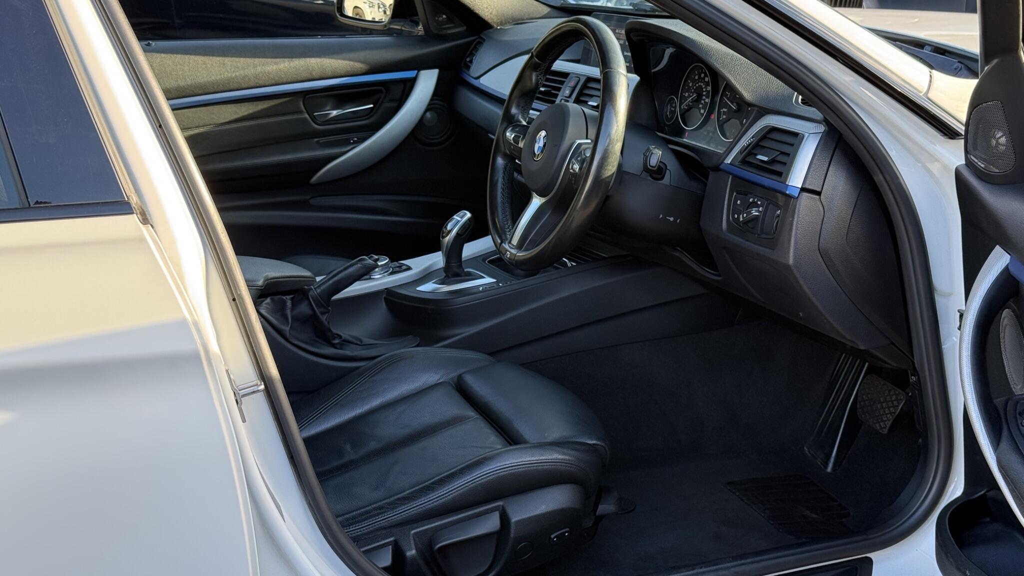 BMW 3 Series view 19