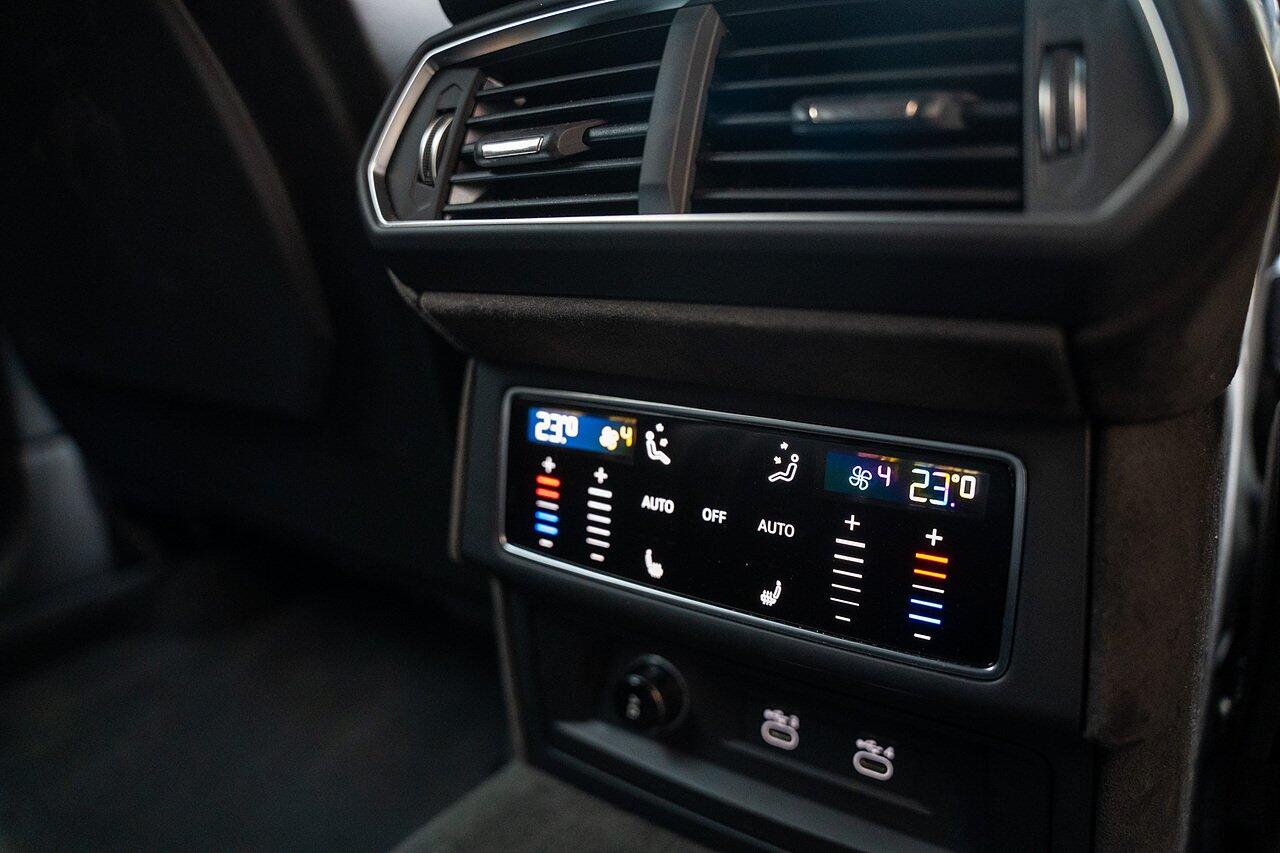 Lamborghini Urus view 70