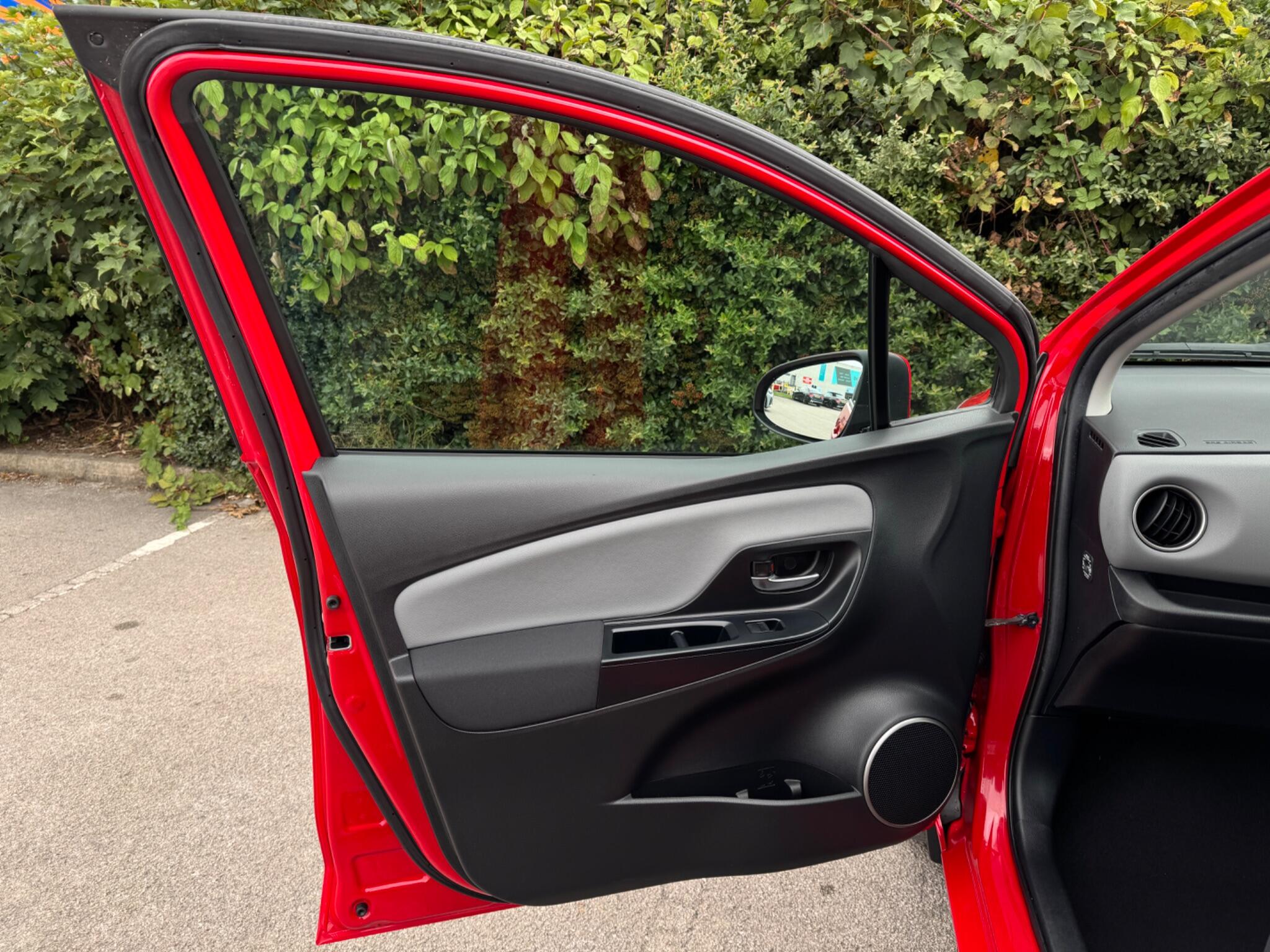 Toyota Yaris view 34