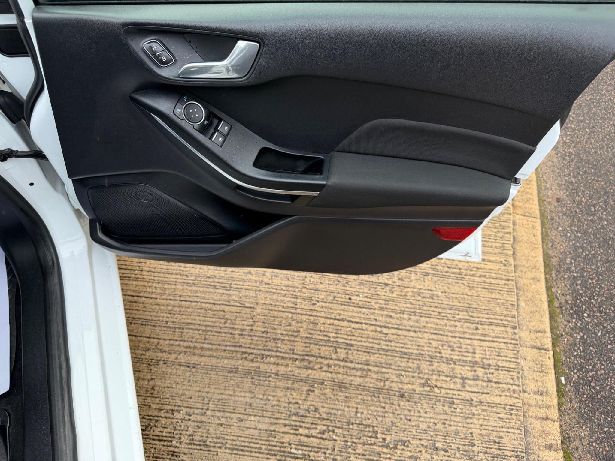 Ford Fiesta view 38