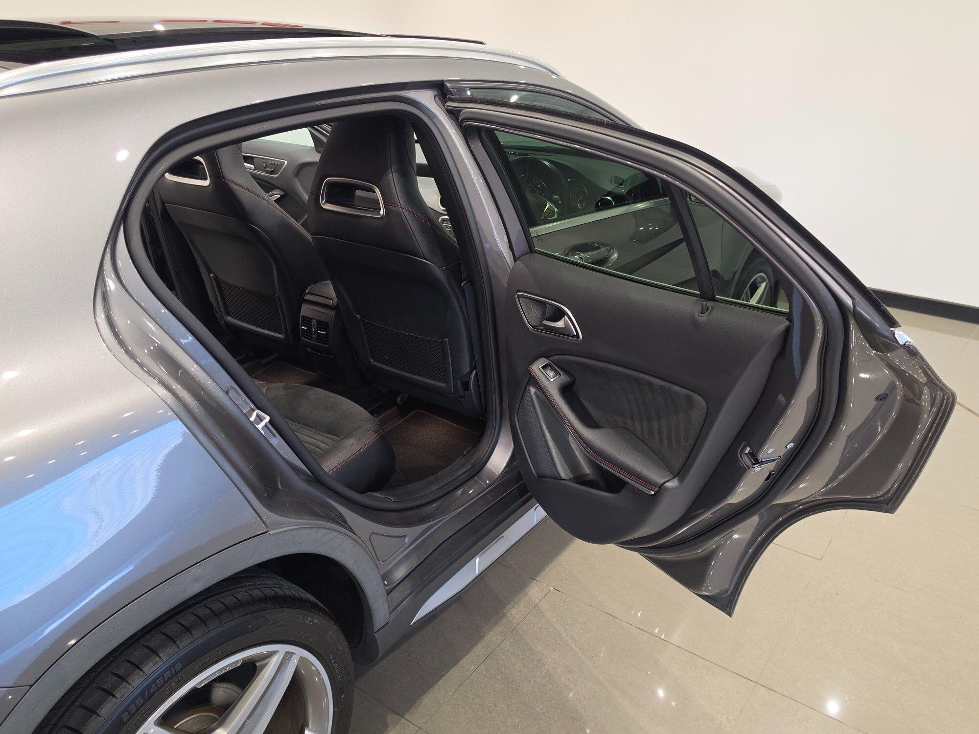Mercedes-Benz GLA view 48