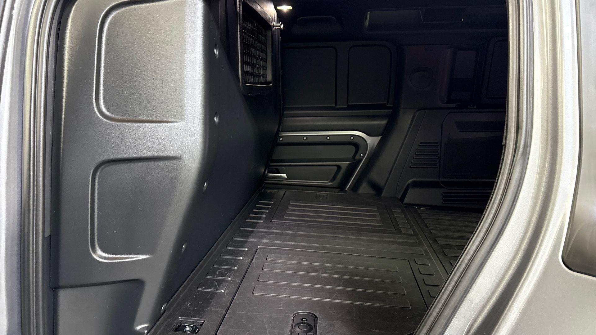 Land Rover Defender view 4
