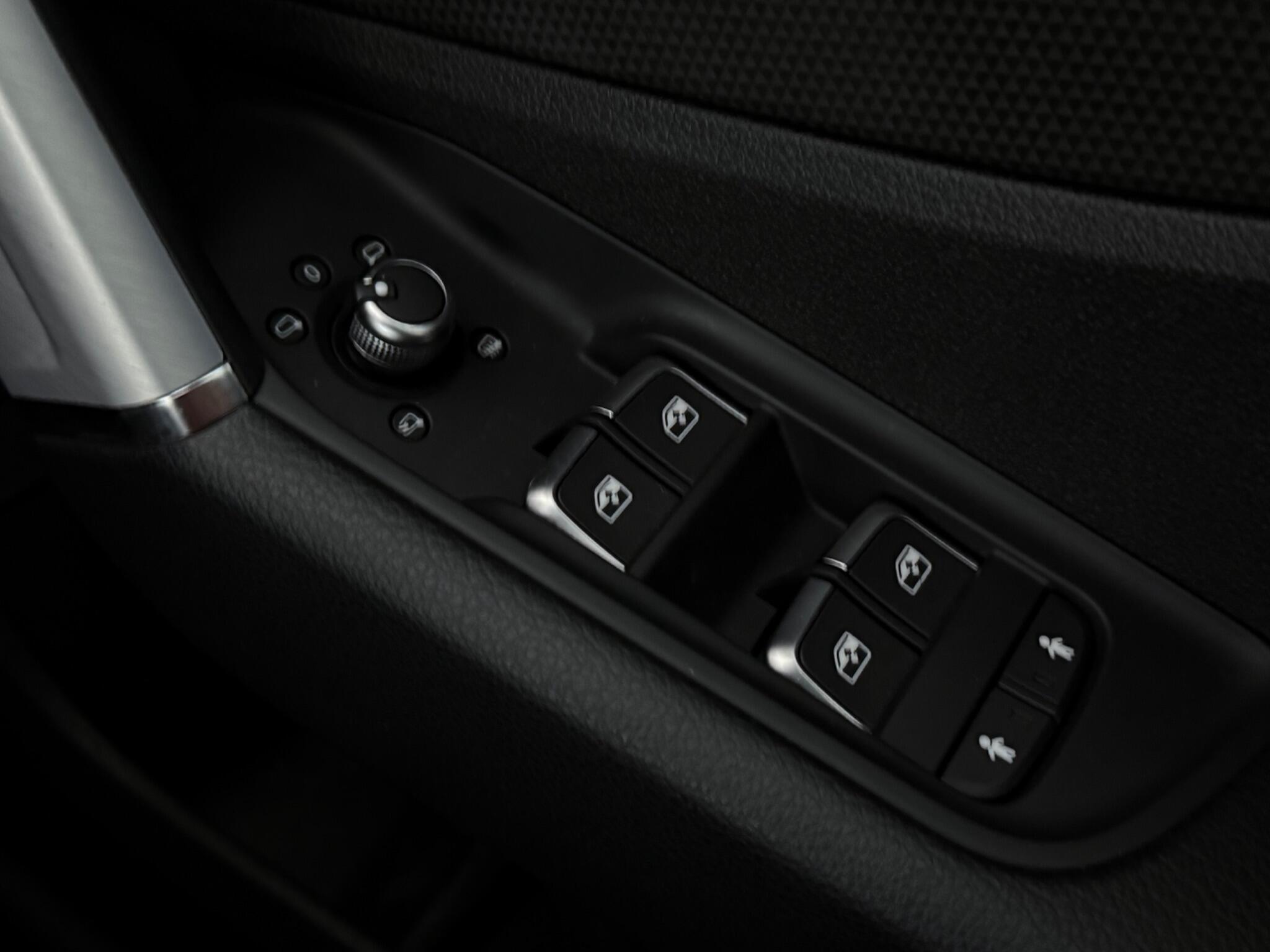 Audi Q2 view 22