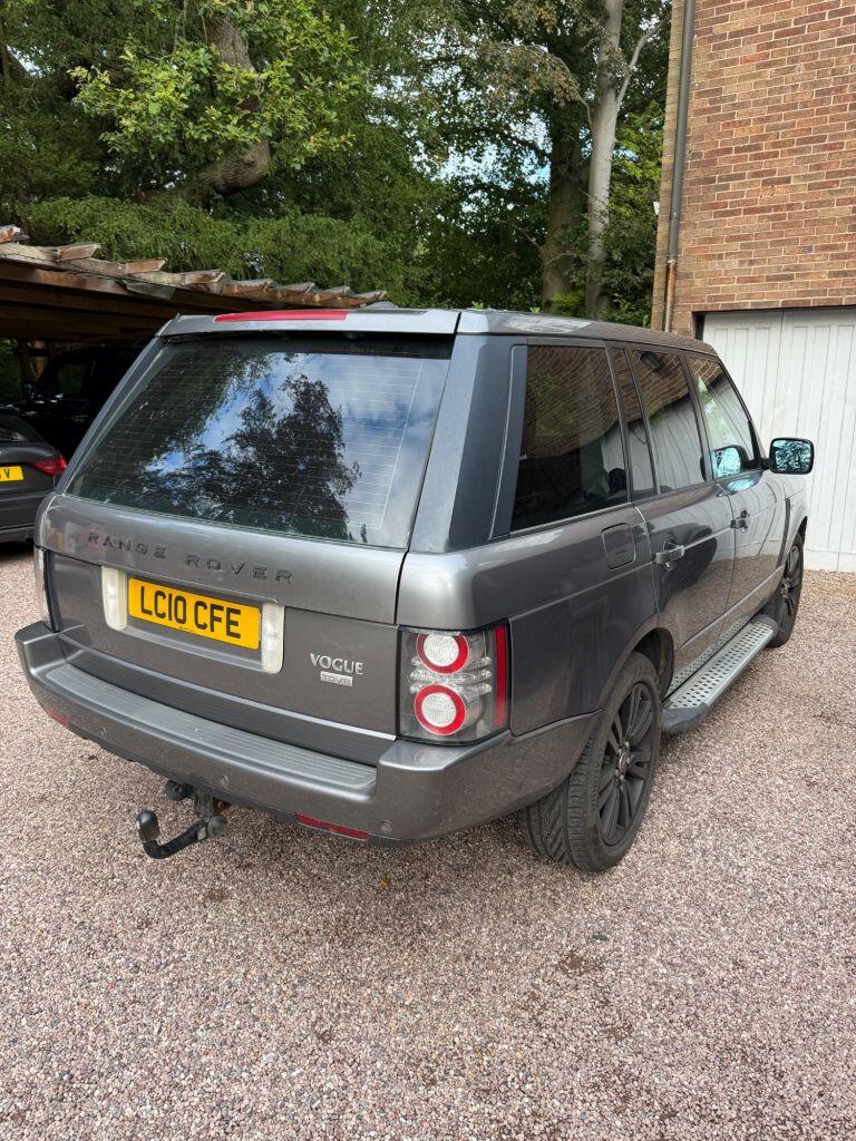 Land Rover Range Rover view 3