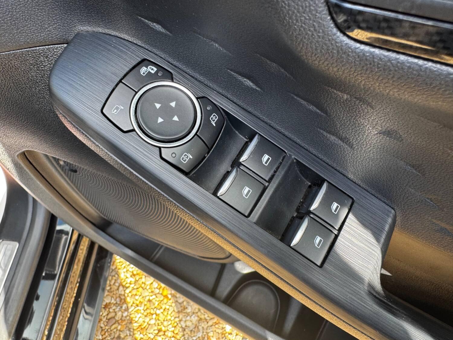 Ford Kuga view 25