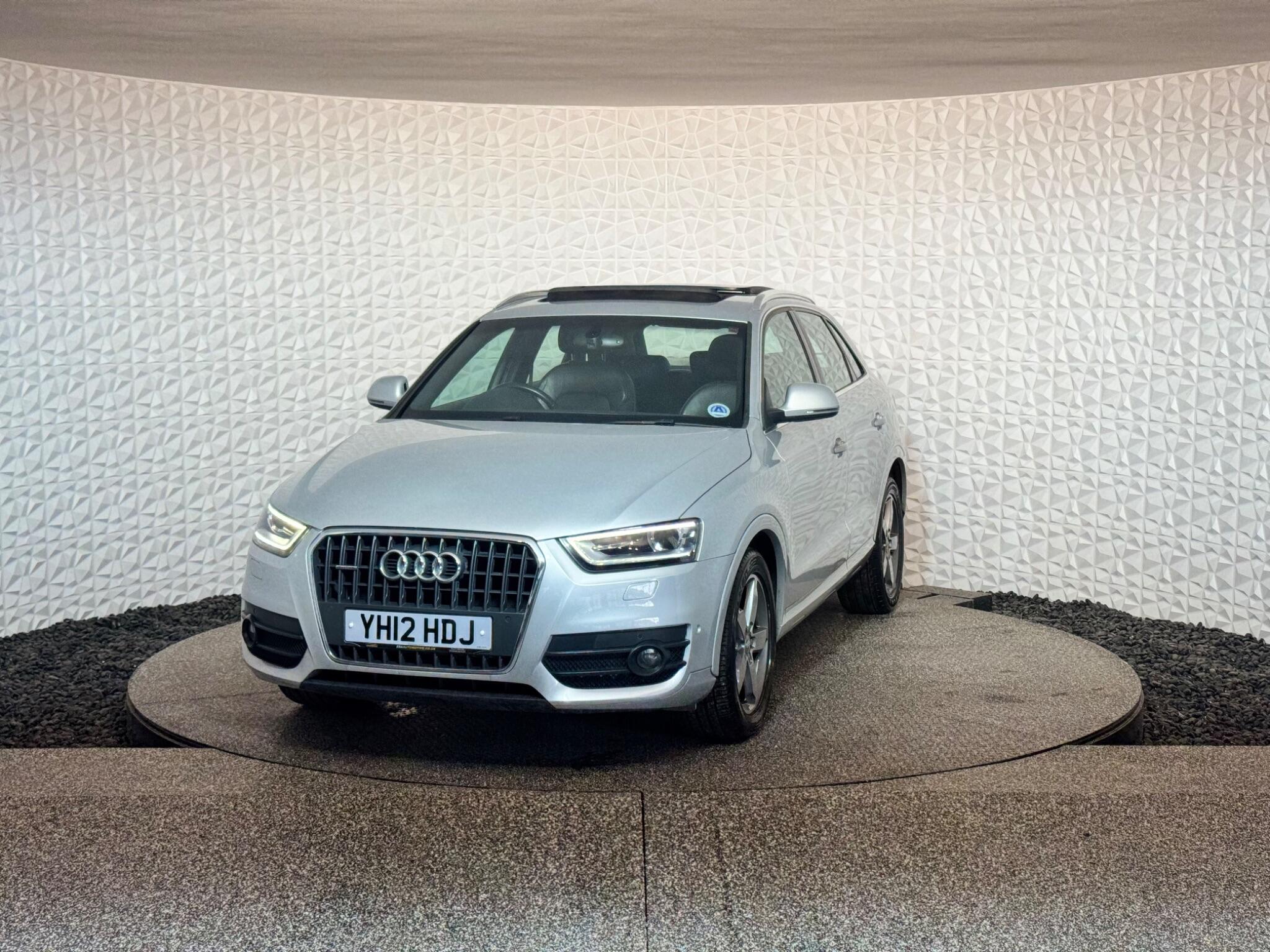 Audi Q3 view 22