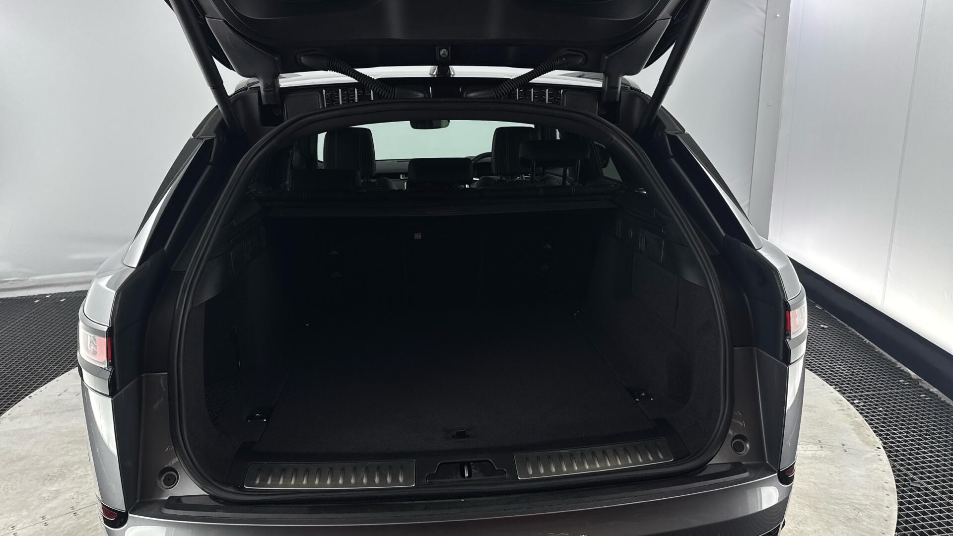 Land Rover Range Rover Velar view 15