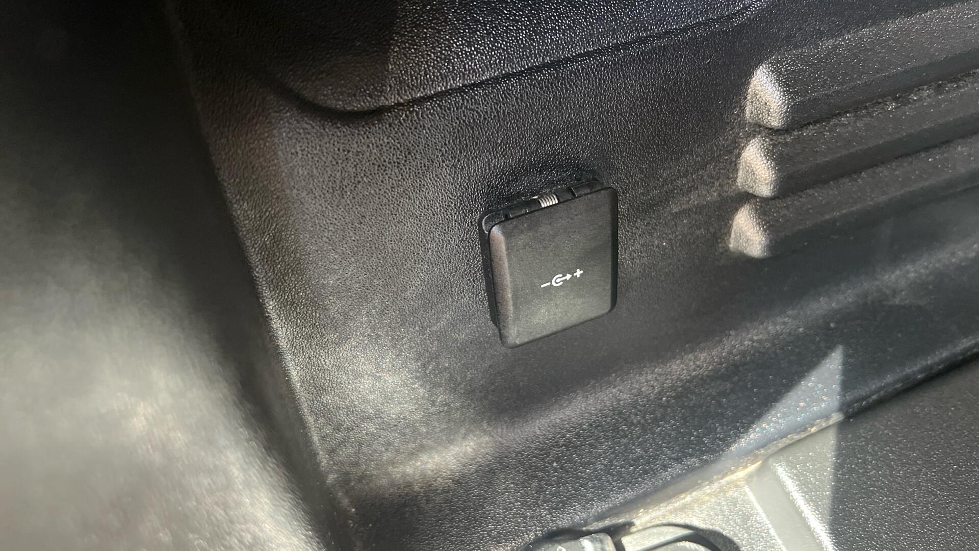 Land Rover Defender view 62