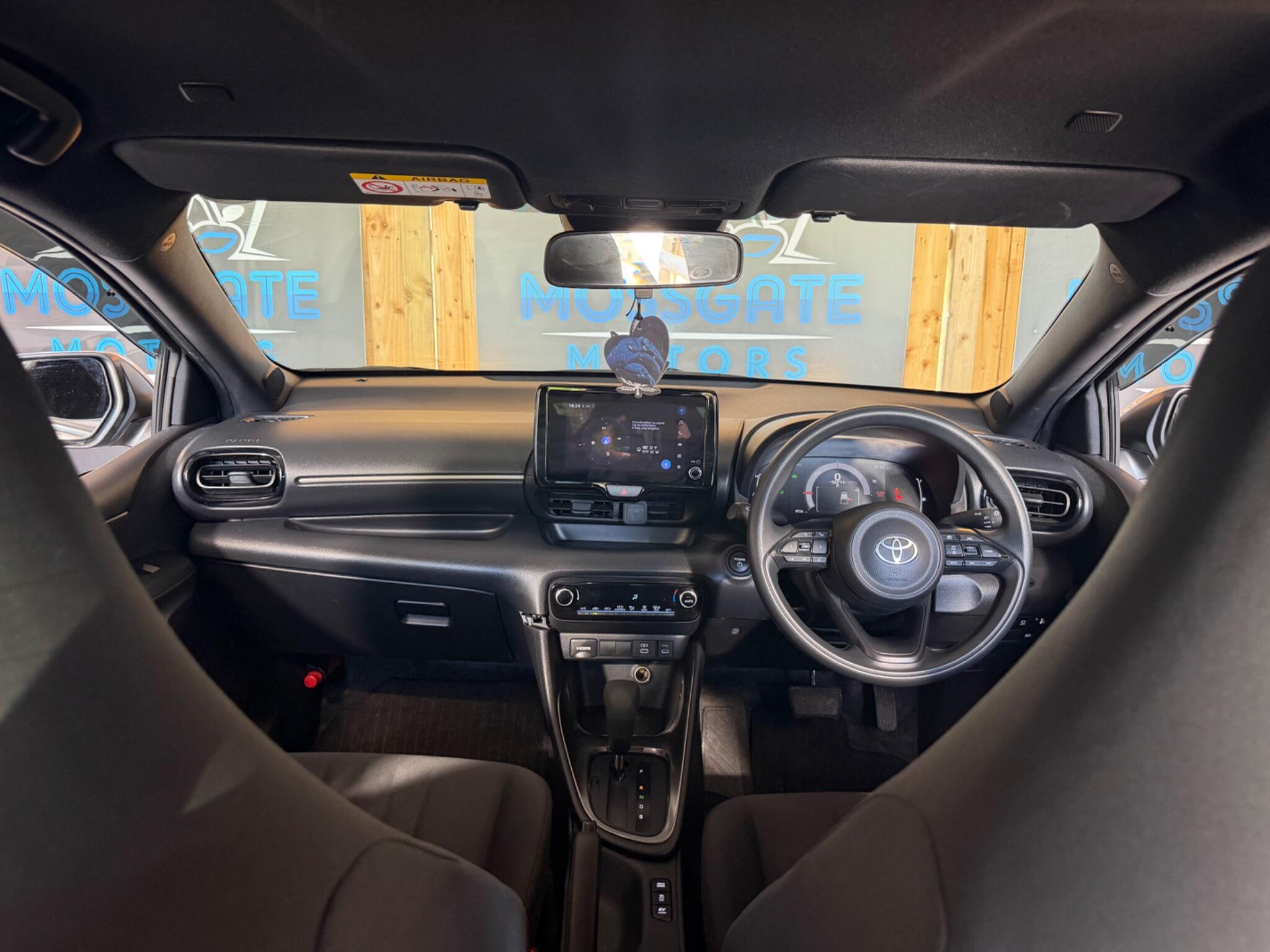 Toyota Yaris view 17
