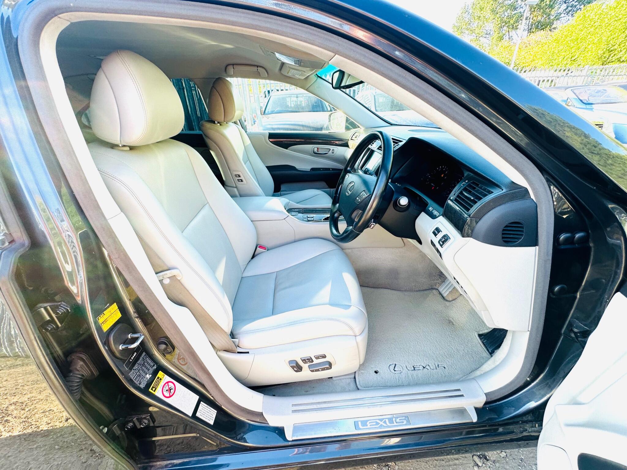 Lexus LS view 15
